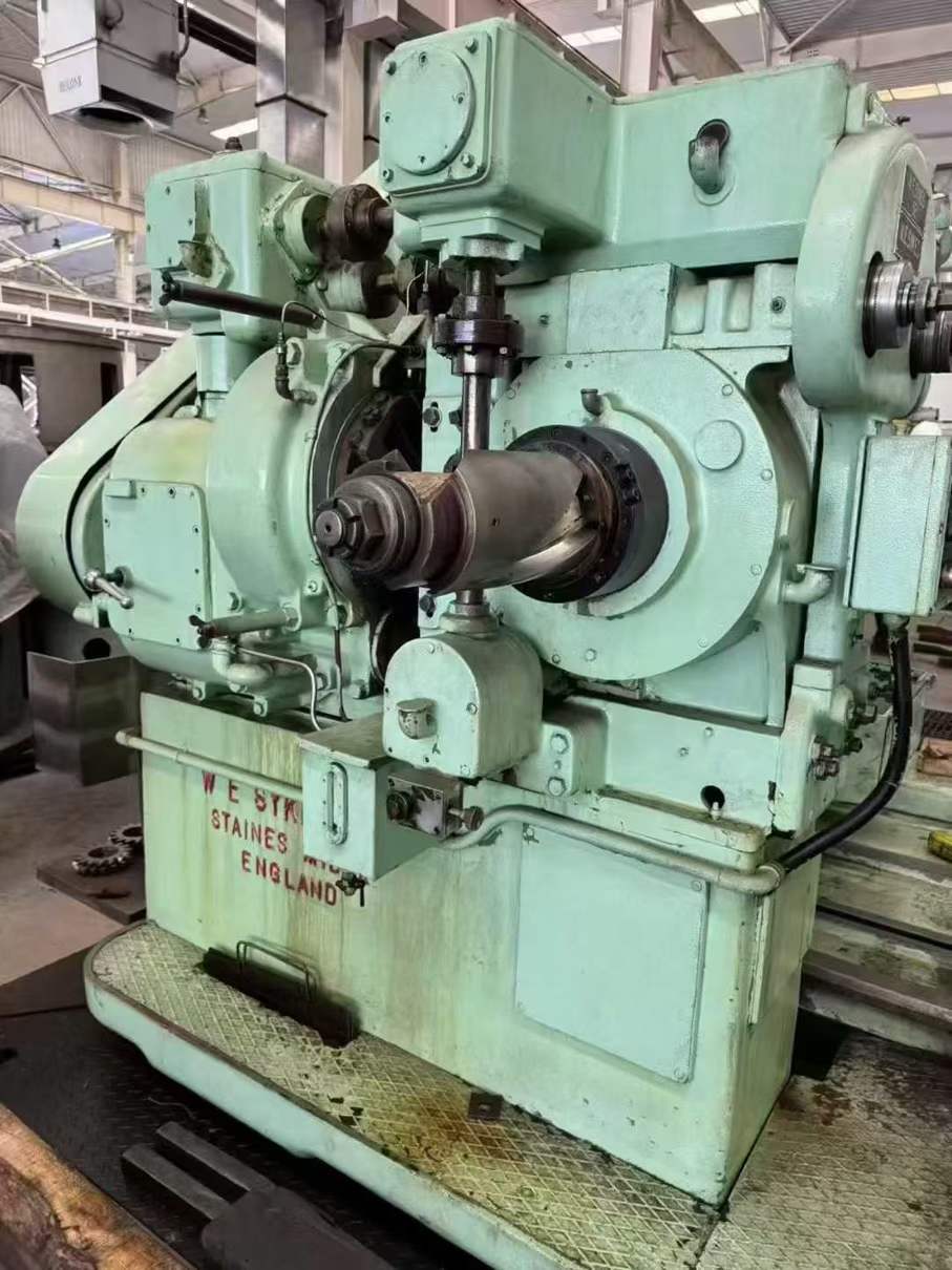 Sykes 5E horizontal broaching machine, 1.6 meters long, module size 16, tooth width 457.