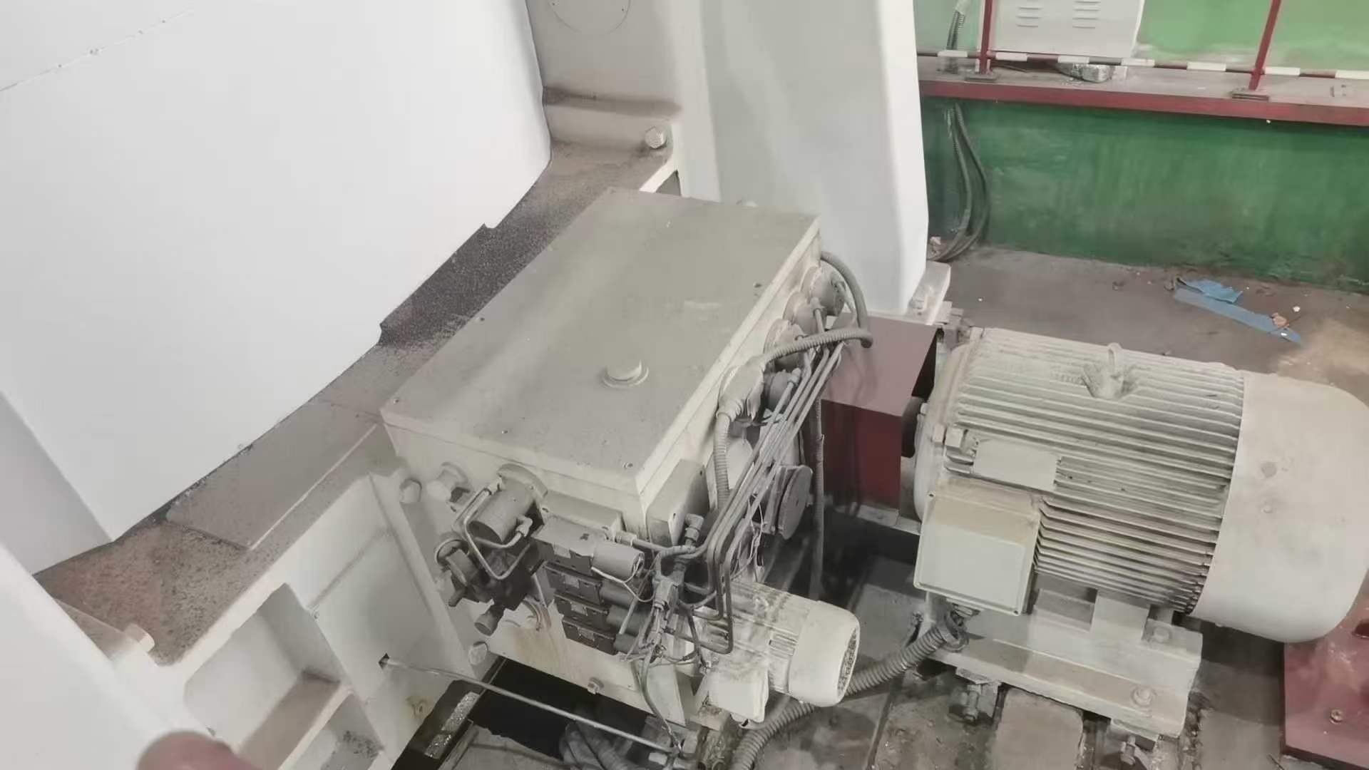 2.5-meter CNC lathe! Collet 2.25 meters! Processing height 1.6 meters! Load capacity 10 tons! Mitsubishi system.