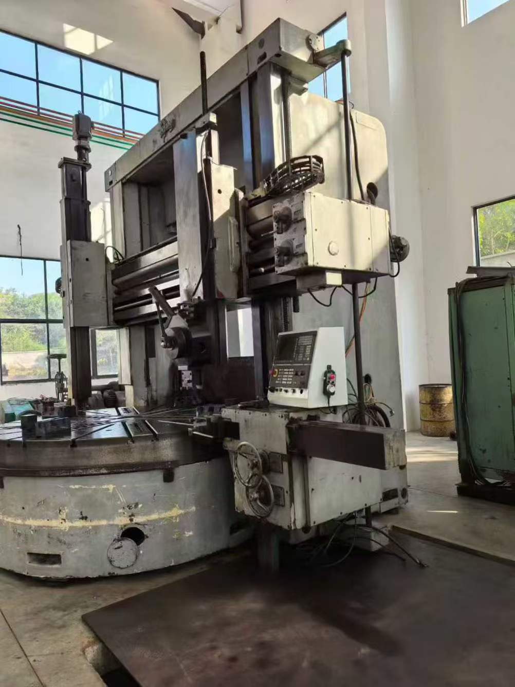 Romanian 2.5-meter CNC lathe! Collet 2.5 meters! Working height 2 meters! Comes with side tooling! Siemens system.