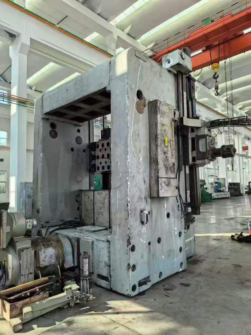 Romanian 2.5-meter CNC lathe! Collet 2.5 meters! Working height 2 meters! Comes with side tooling! Siemens system.