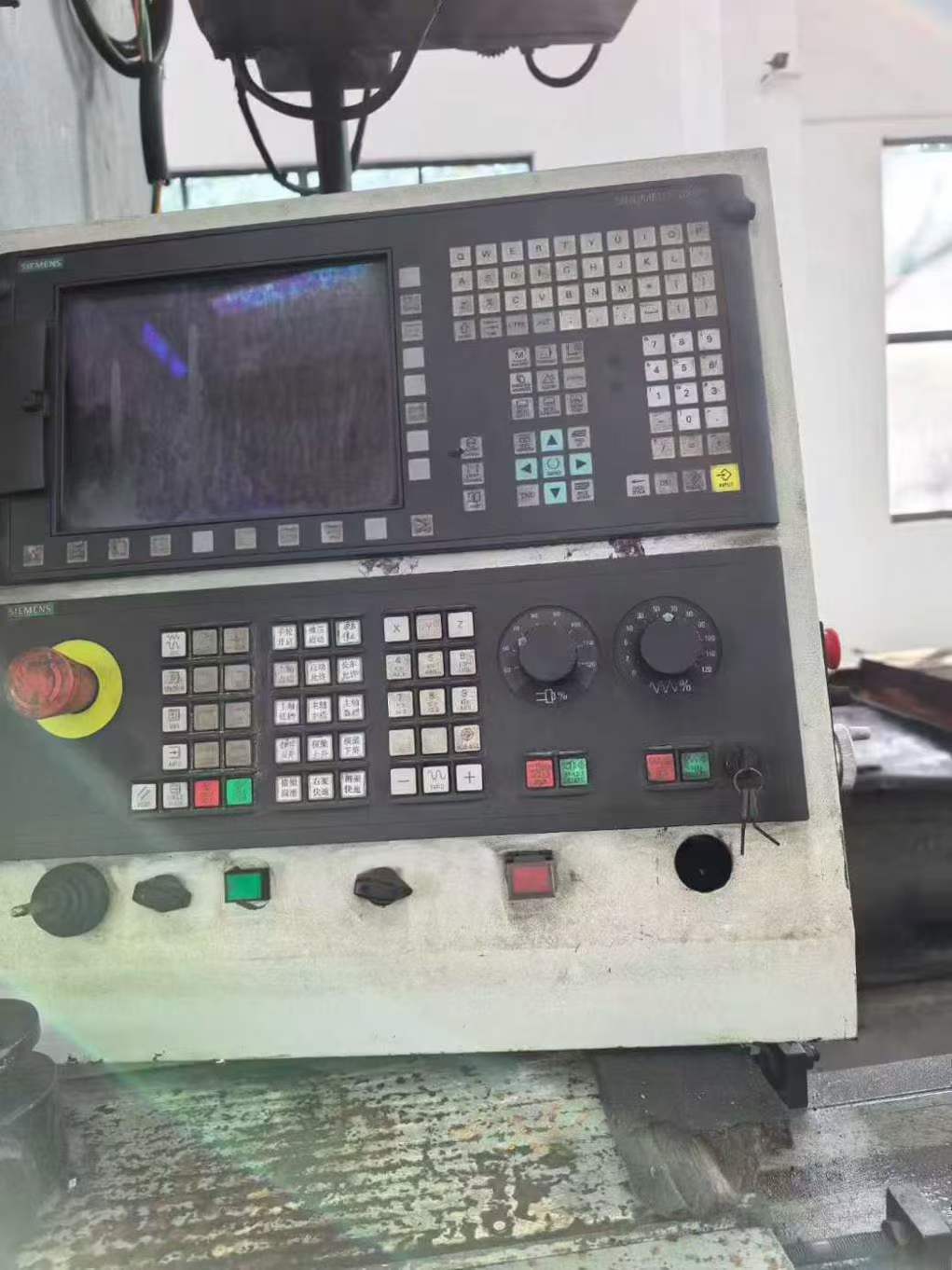 Romanian 2.5-meter CNC lathe! Collet 2.5 meters! Working height 2 meters! Comes with side tooling! Siemens system.