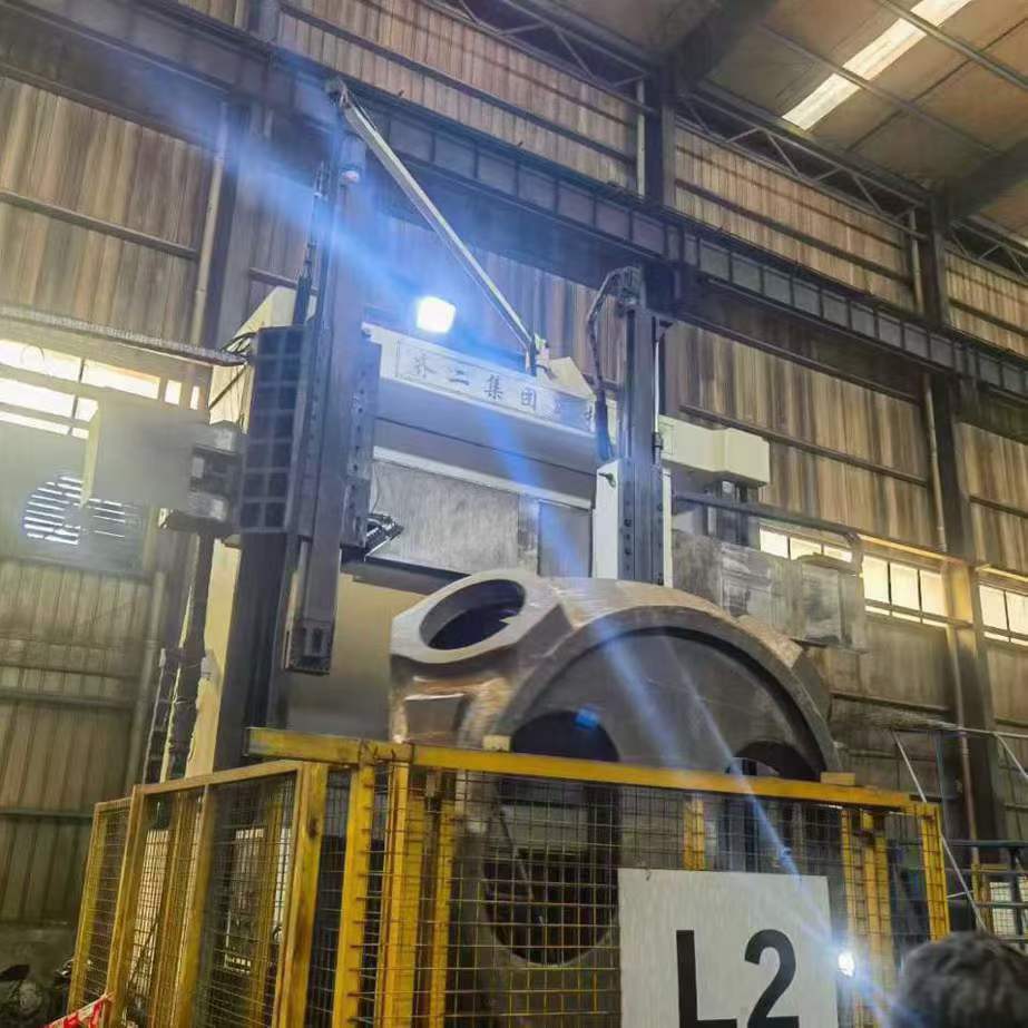 A 4-meter original CNC lathe! Height: 4 meters. Worktable: 3.4 meters. Siemens 828D system.