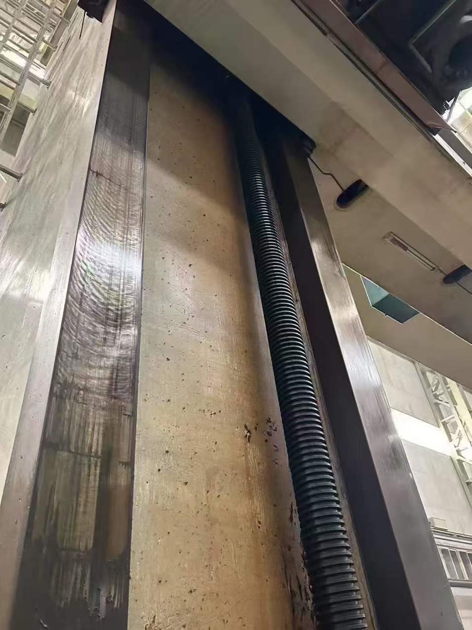 Wuhan Heavy 12.5-meter CNC Carving and Milling Composite Processing Machine!