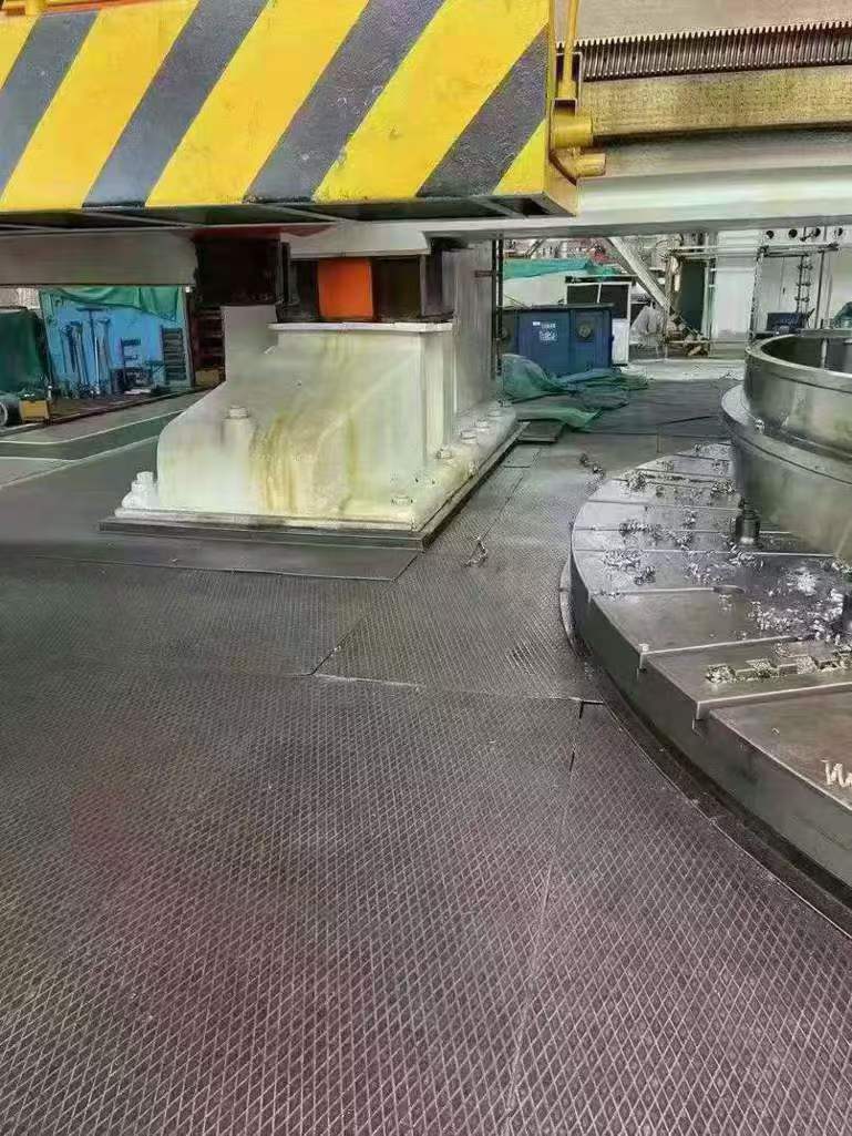 A German Sis 12.5-meter vertical lathe with a chucking table of 8 meters, capable of supporting a load of 205 tons and standing 5 meters tall.