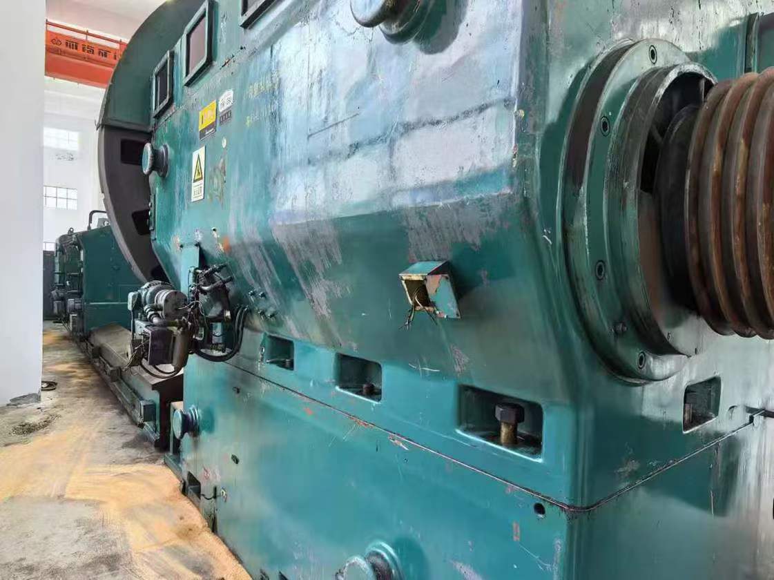 A 3.5-meter x 10-meter Japanese Tonchū heavy cargo van! Capacity: 120 tons.