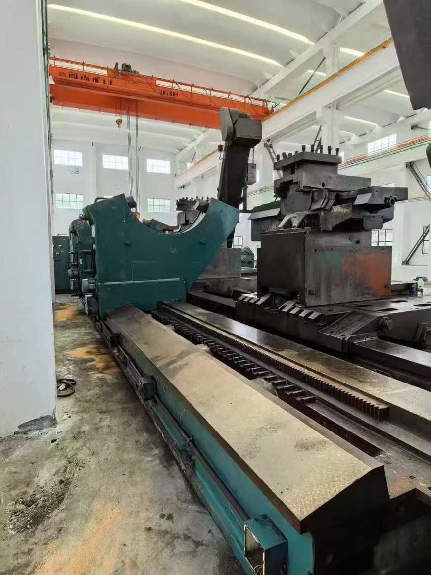 A 3.5-meter x 10-meter Japanese Tonchū heavy cargo van! Capacity: 120 tons.