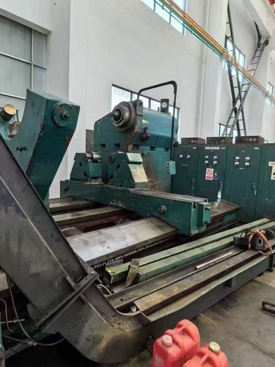 A 3.5-meter x 10-meter Japanese Tonchū heavy cargo van! Capacity: 120 tons.