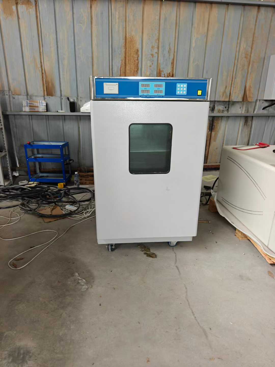 800-liter brand-new, unused ethylene oxide sterilization cabinet. 220-liter ethylene oxide sterilization cabinet.