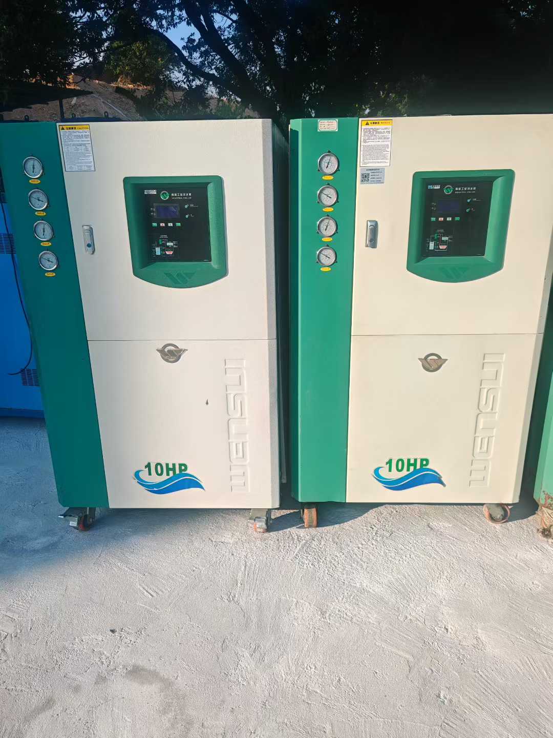 A batch of nearly new Wenshu 10-horsepower air-cooled refrigerators.
