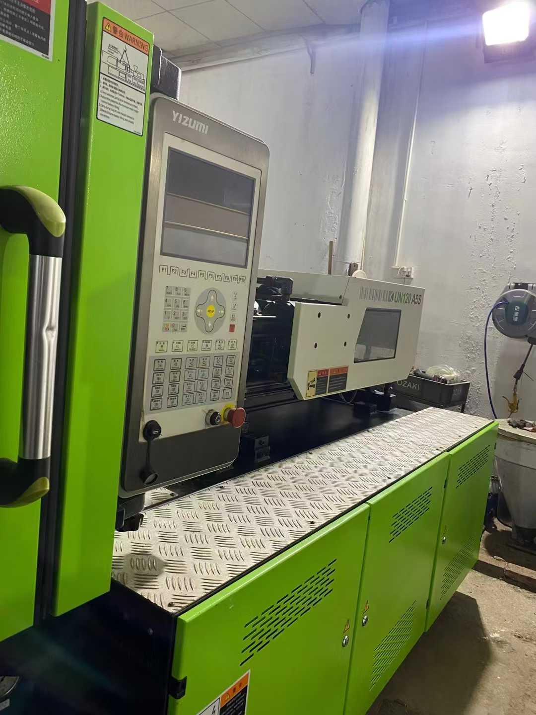 Yizumi 120A5S, multiple units, screw diameter 43mm.