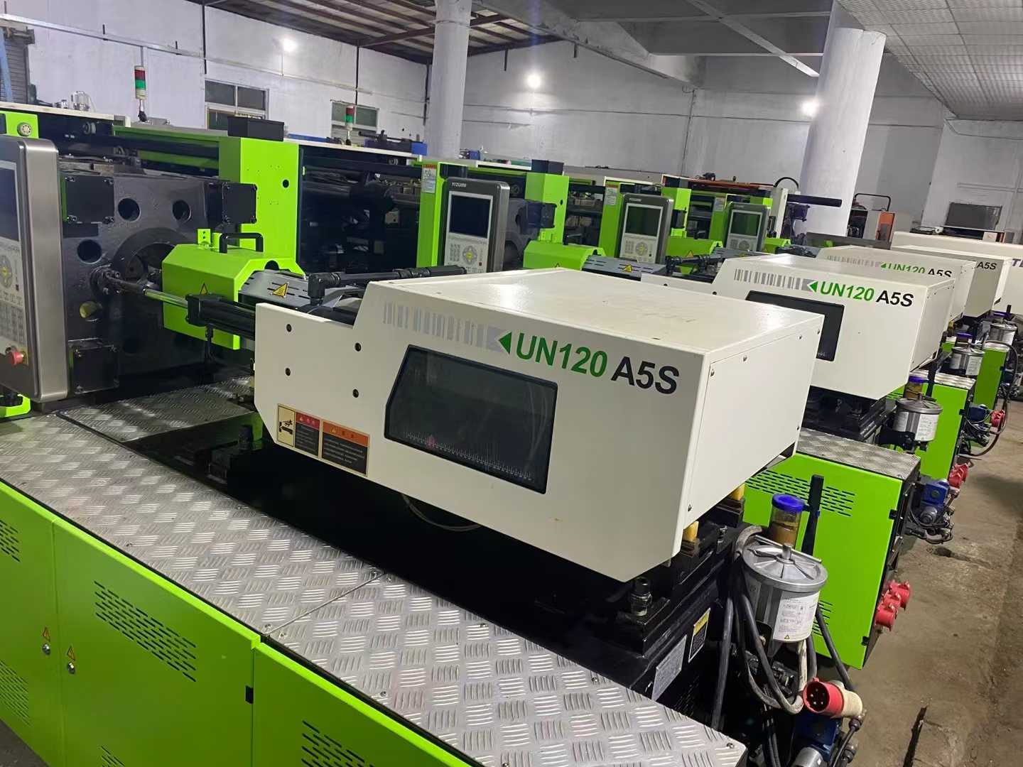 Yizumi 120A5S, multiple units, screw diameter 43mm.