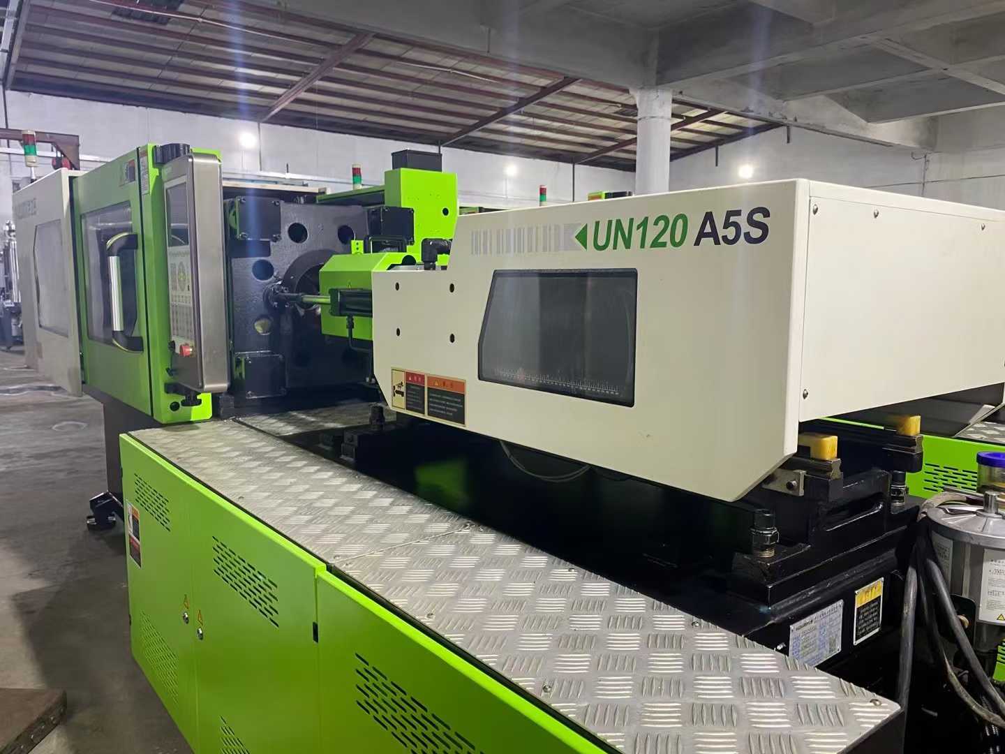 Yizumi 120A5S, multiple units, screw diameter 43mm.