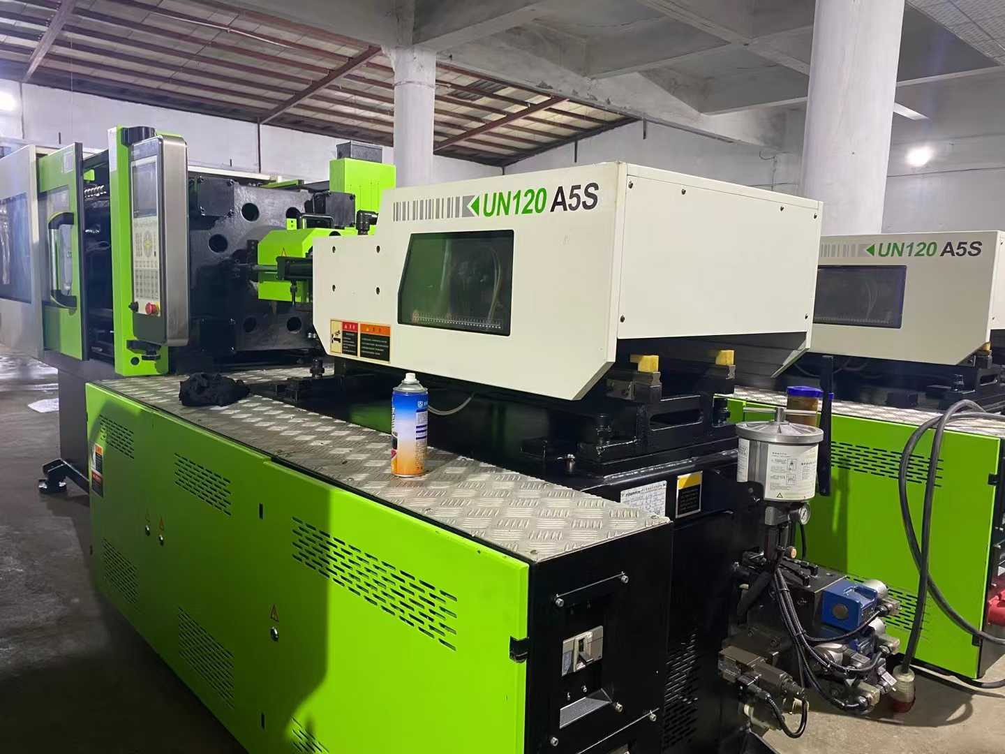 Yizumi 120A5S, multiple units, screw diameter 43mm.