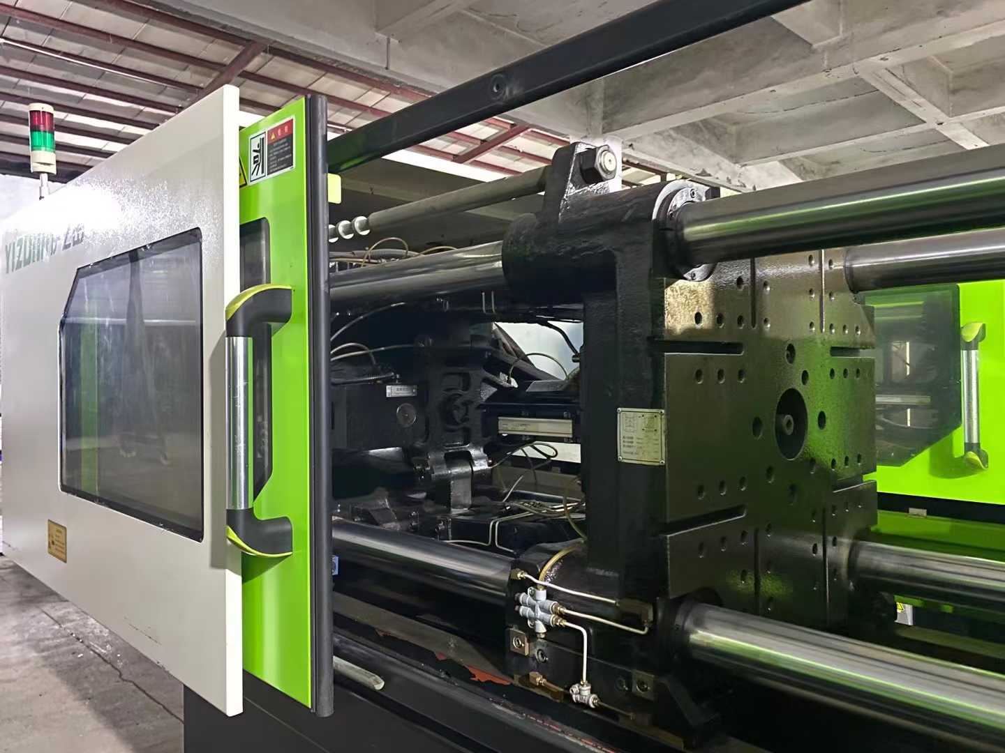 Yizumi 120A5S, multiple units, screw diameter 43mm.