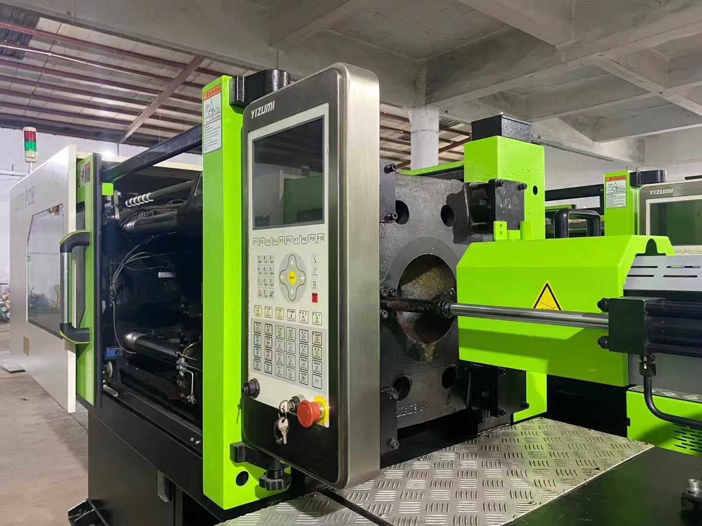 Yizumi 120A5S, multiple units, screw diameter 43mm.