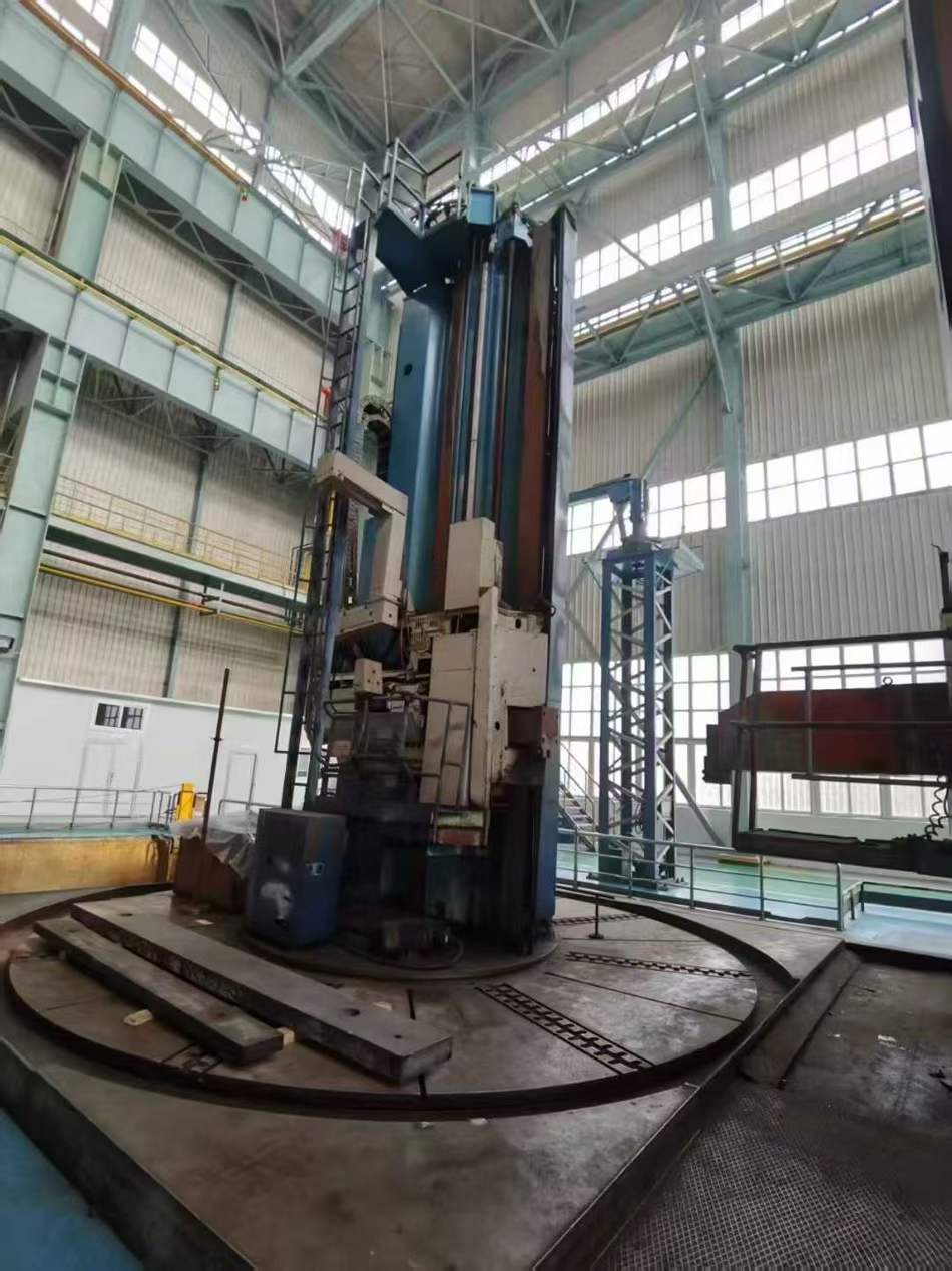 Italian 9-meter internal/external column combined milling machine! Height: 6 meters, chuck diameter: 6.3 meters!