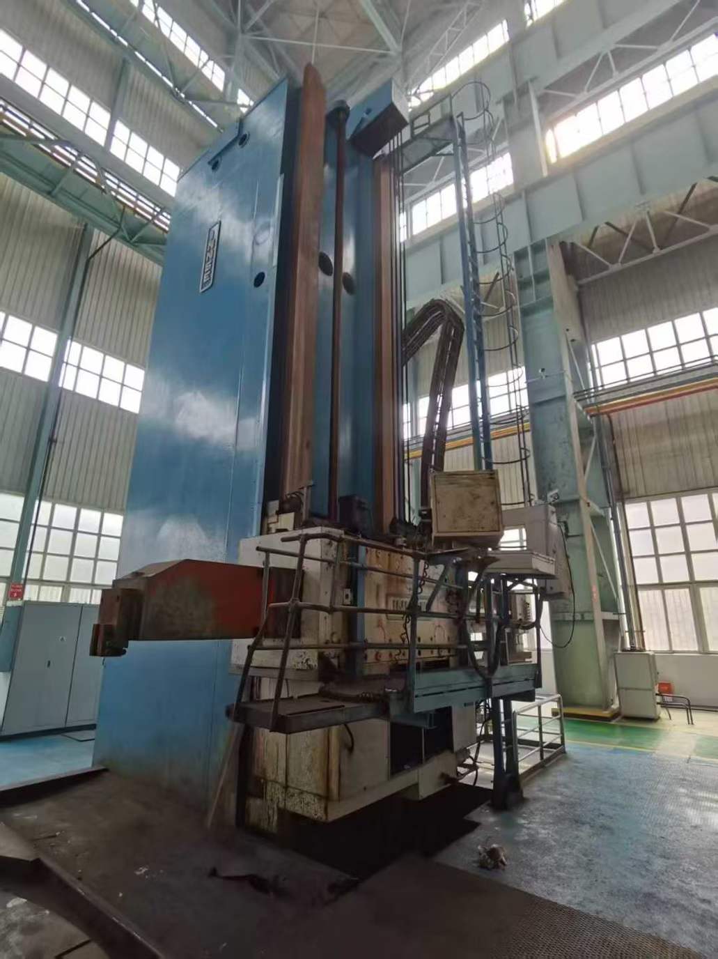 Italian 9-meter internal/external column combined milling machine! Height: 6 meters, chuck diameter: 6.3 meters!