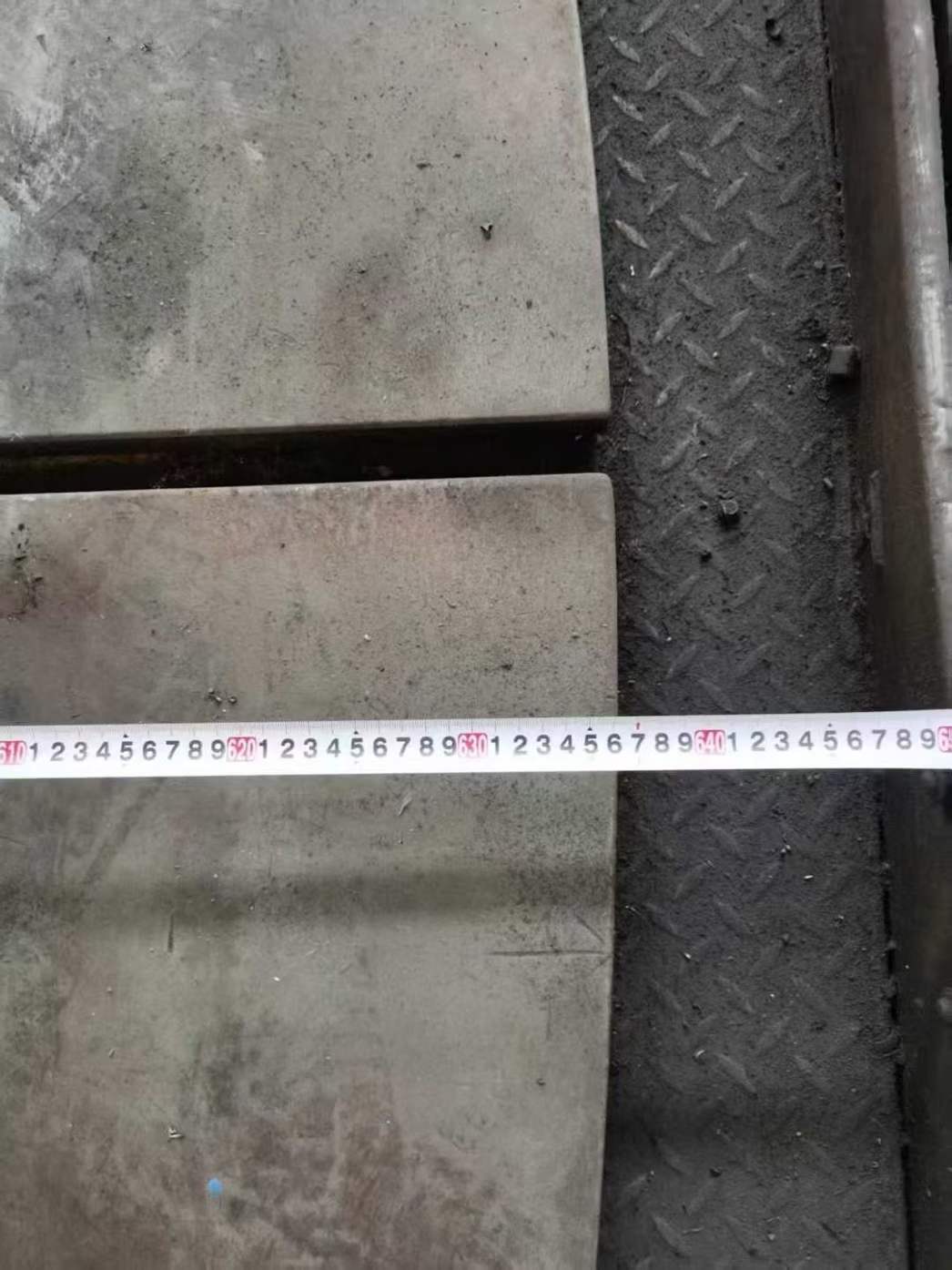 Italian 9-meter internal/external column combined milling machine! Height: 6 meters, chuck diameter: 6.3 meters!