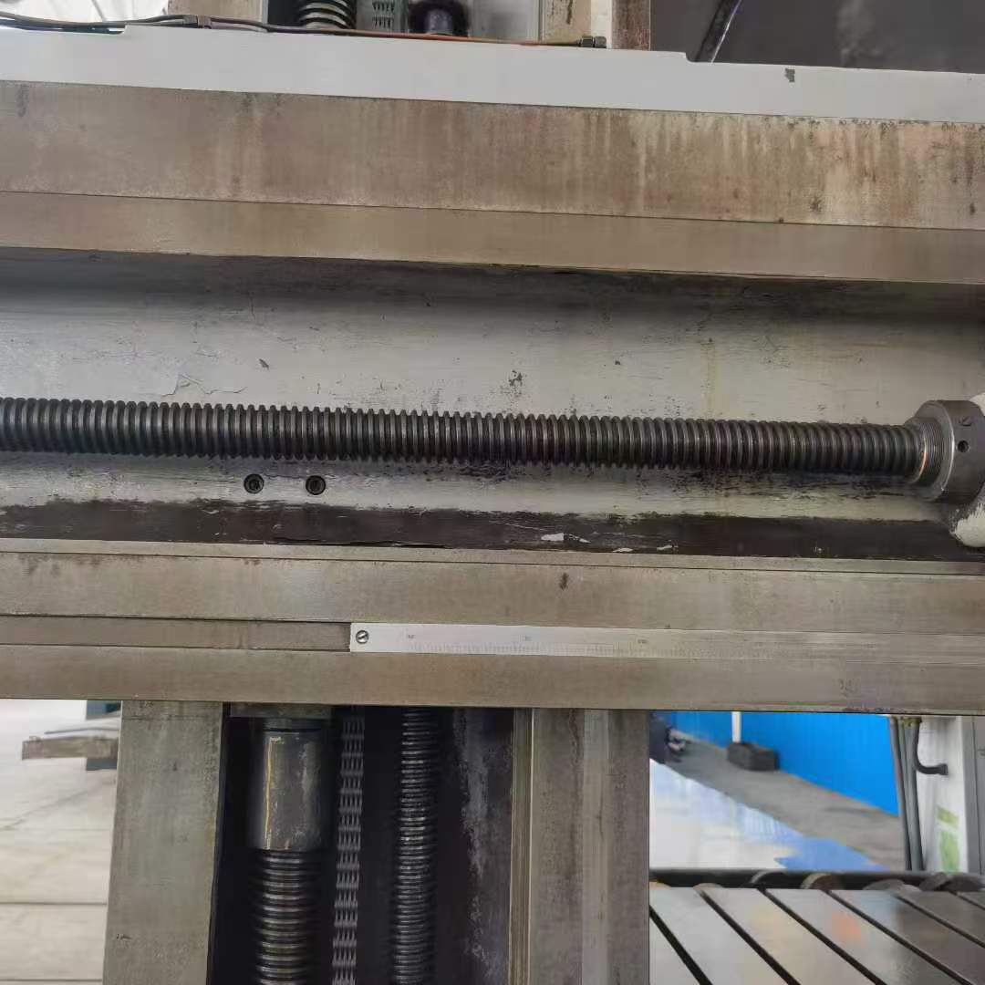 Gantry milling machine.