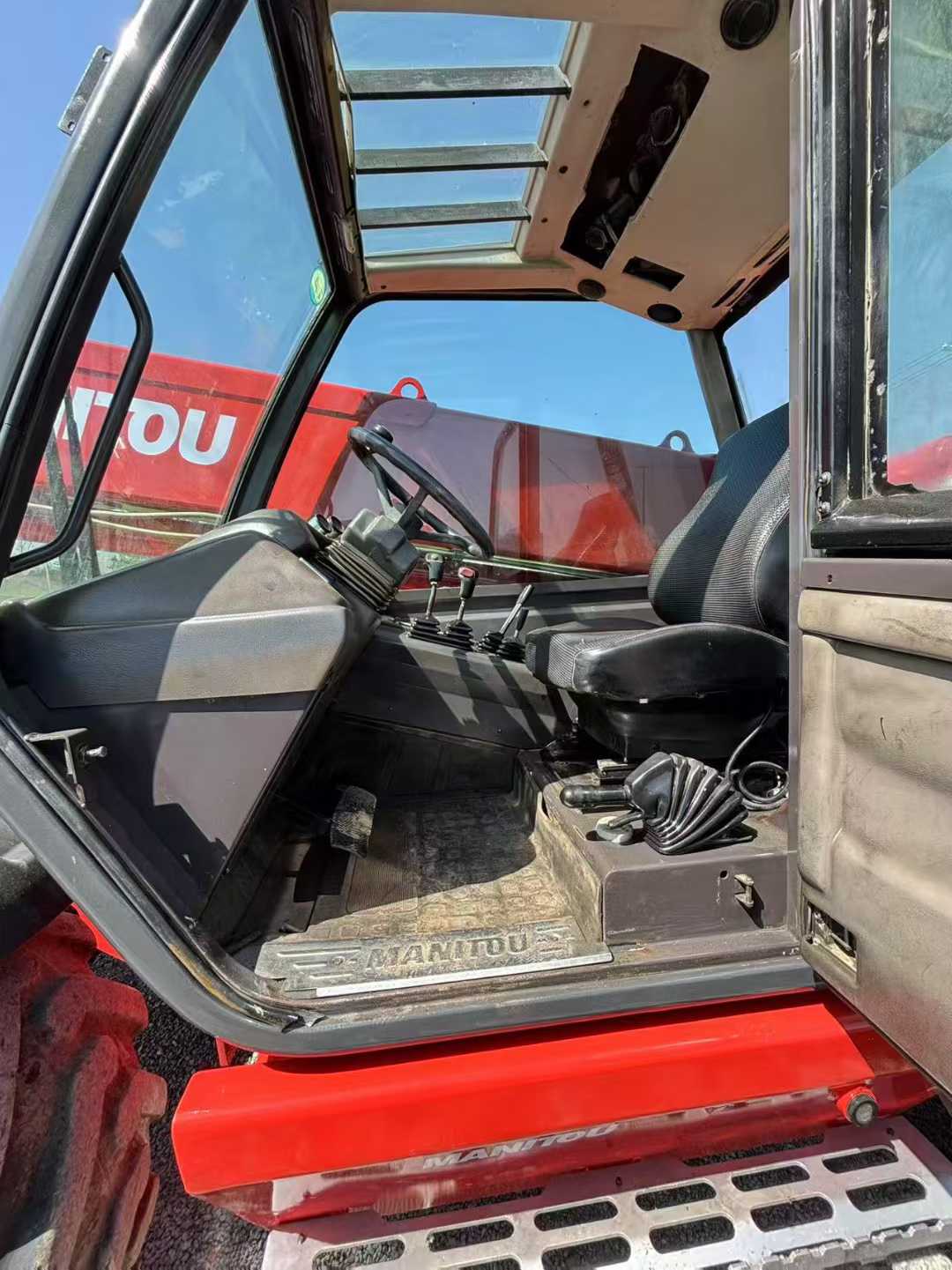 Manitou Long 12m Forklift with 3.5 ton capacity, telescopic wall fork.