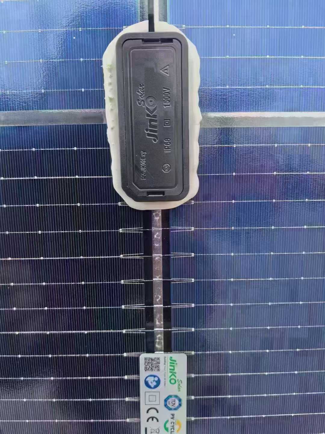 Jinko 635 dual-glass 2465.1134.30 in stock – 2,800 pieces.