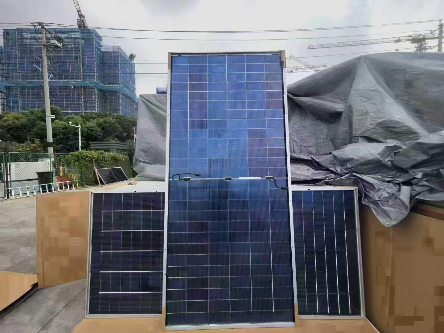 Jinko 635 dual-glass 2465.1134.30 in stock – 2,800 pieces.