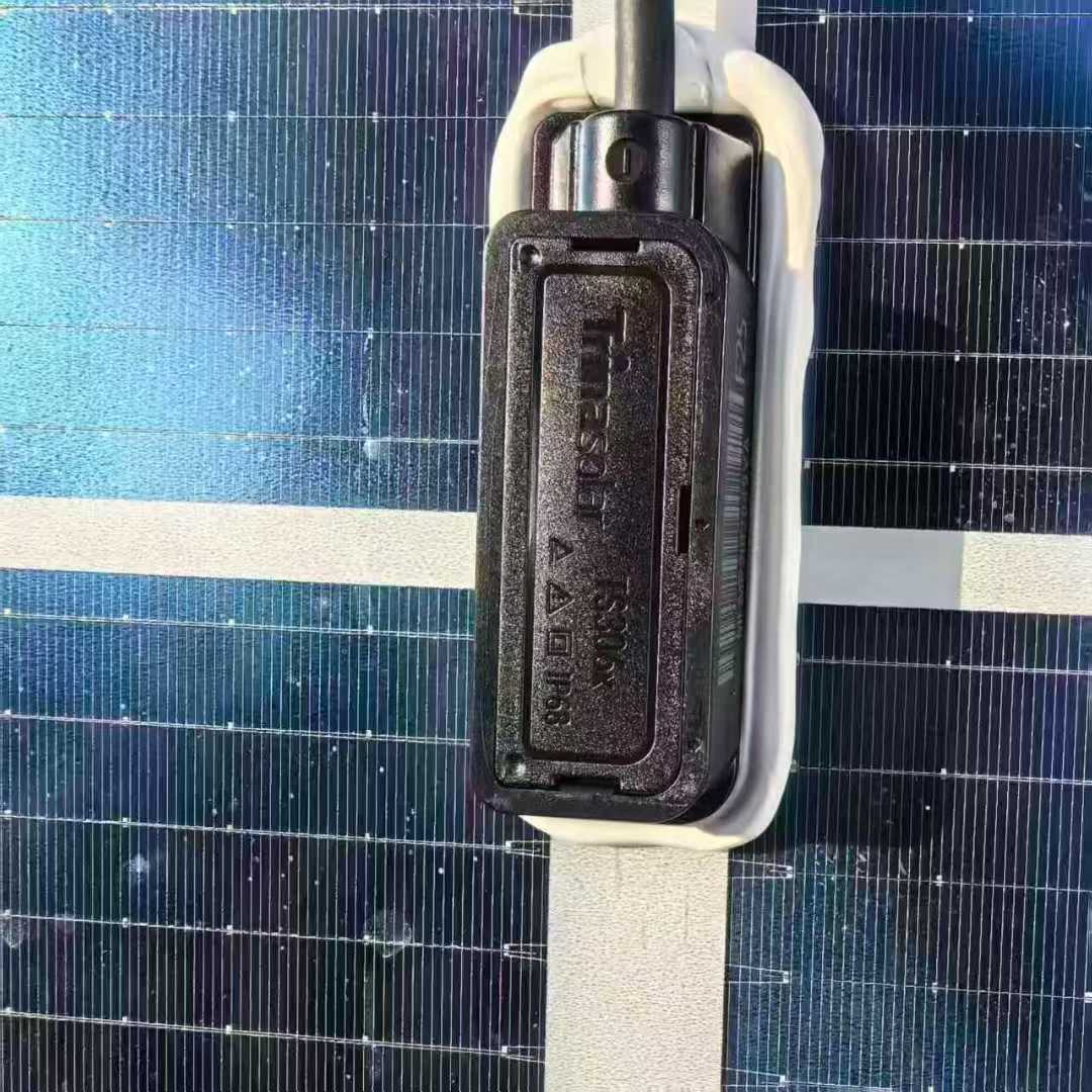 Trina 690 dual-glass module, remaining stock in the project; large quantities available.