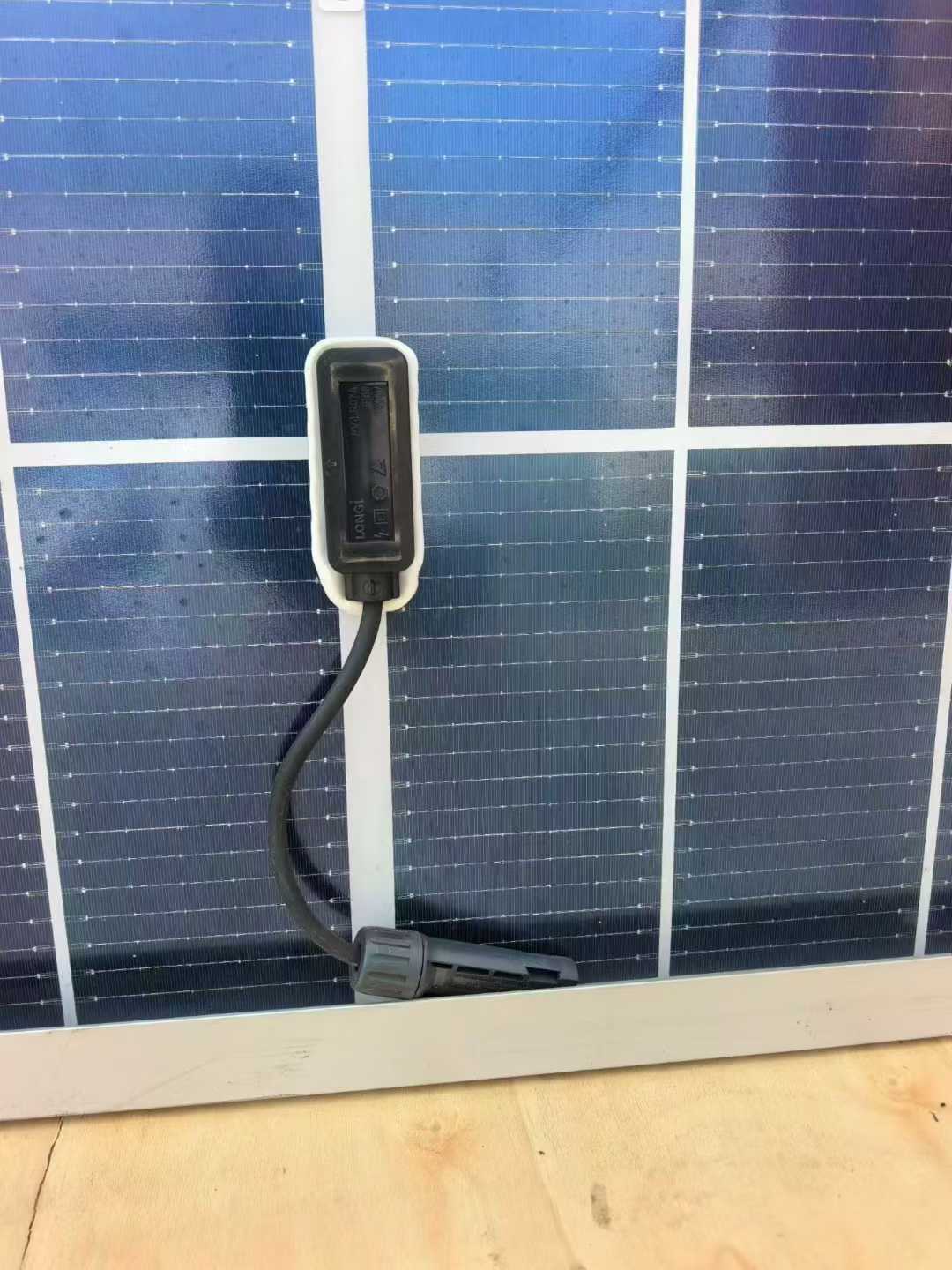 Longi 580-watt dual-glass, double-sided module, removable components, model: (LR5-72HGD-580M), dimensions: 2278.✕ 1134, remaining 700 pieces.