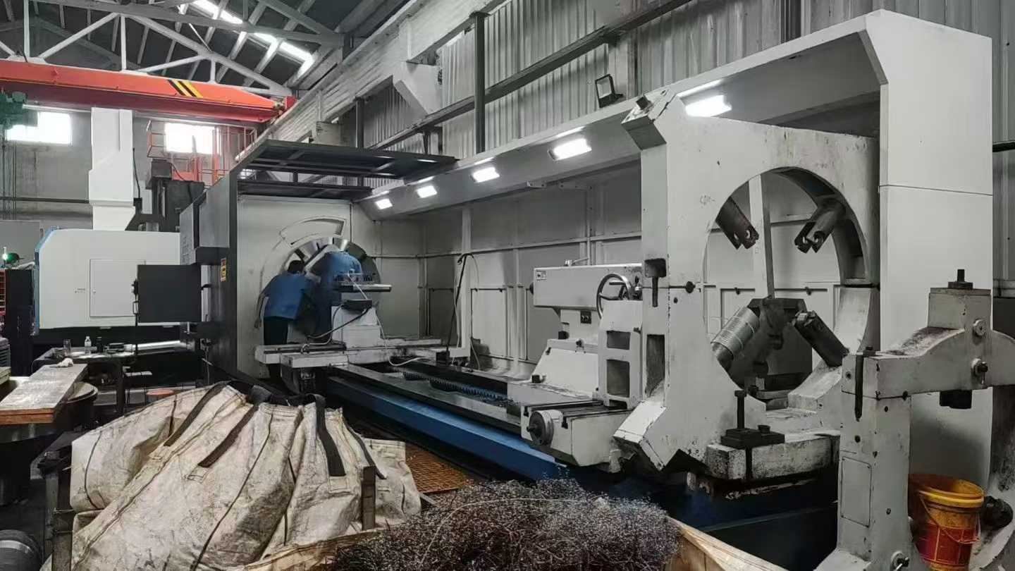 High-end Xinghuo 61160-6 meter (original equipment) with advanced features, CNC lathe. Servo spindle from FANUC with high-end configuration in 2023. Guide rails: 1.1 meters.