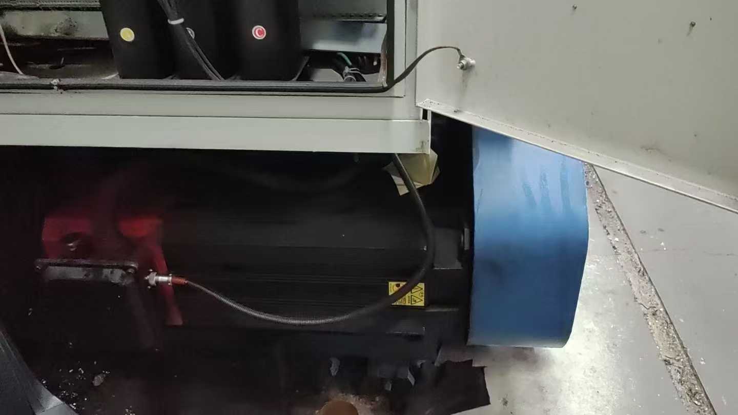 High-end Xinghuo 61160-6 meter (original equipment) with advanced features, CNC lathe. Servo spindle from FANUC with high-end configuration in 2023. Guide rails: 1.1 meters.