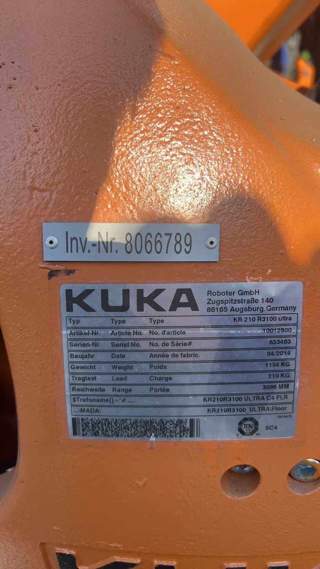 KUKA KR210R3100 C4 Load capacity: 210 kg; arm span: 3.1 meters.