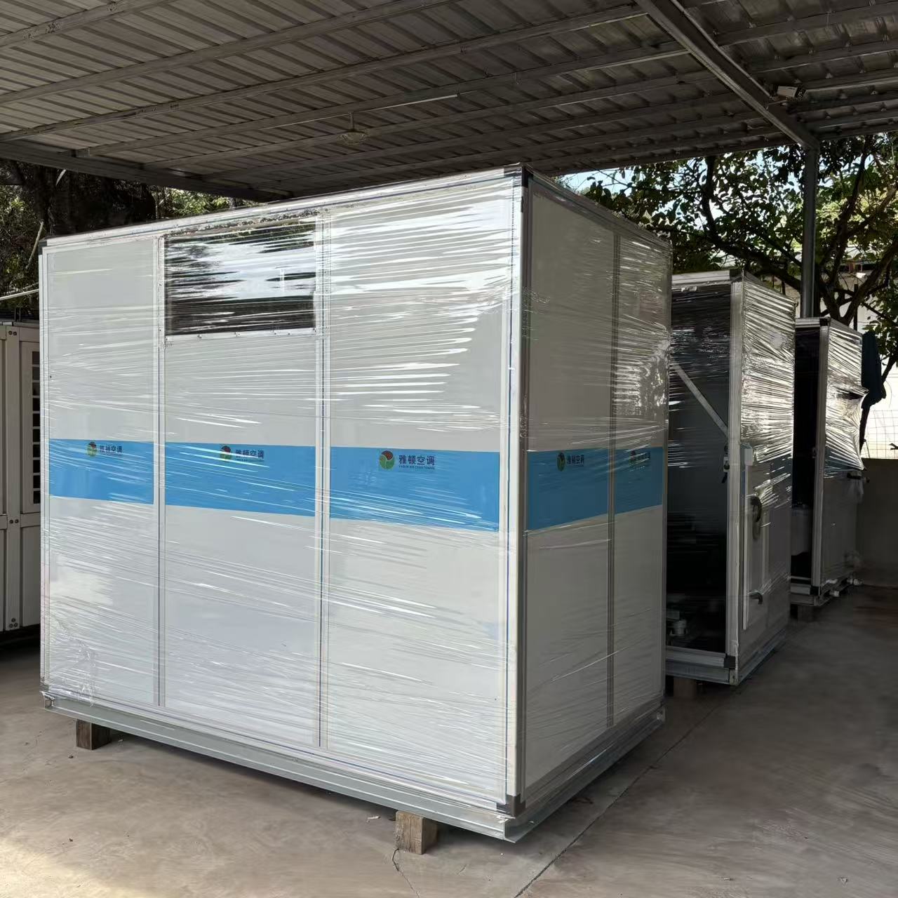 Aveda 30,000 CFM air-cooled, direct-expansion, constant temperature and humidity air treatment unit with air purification and conditioning.