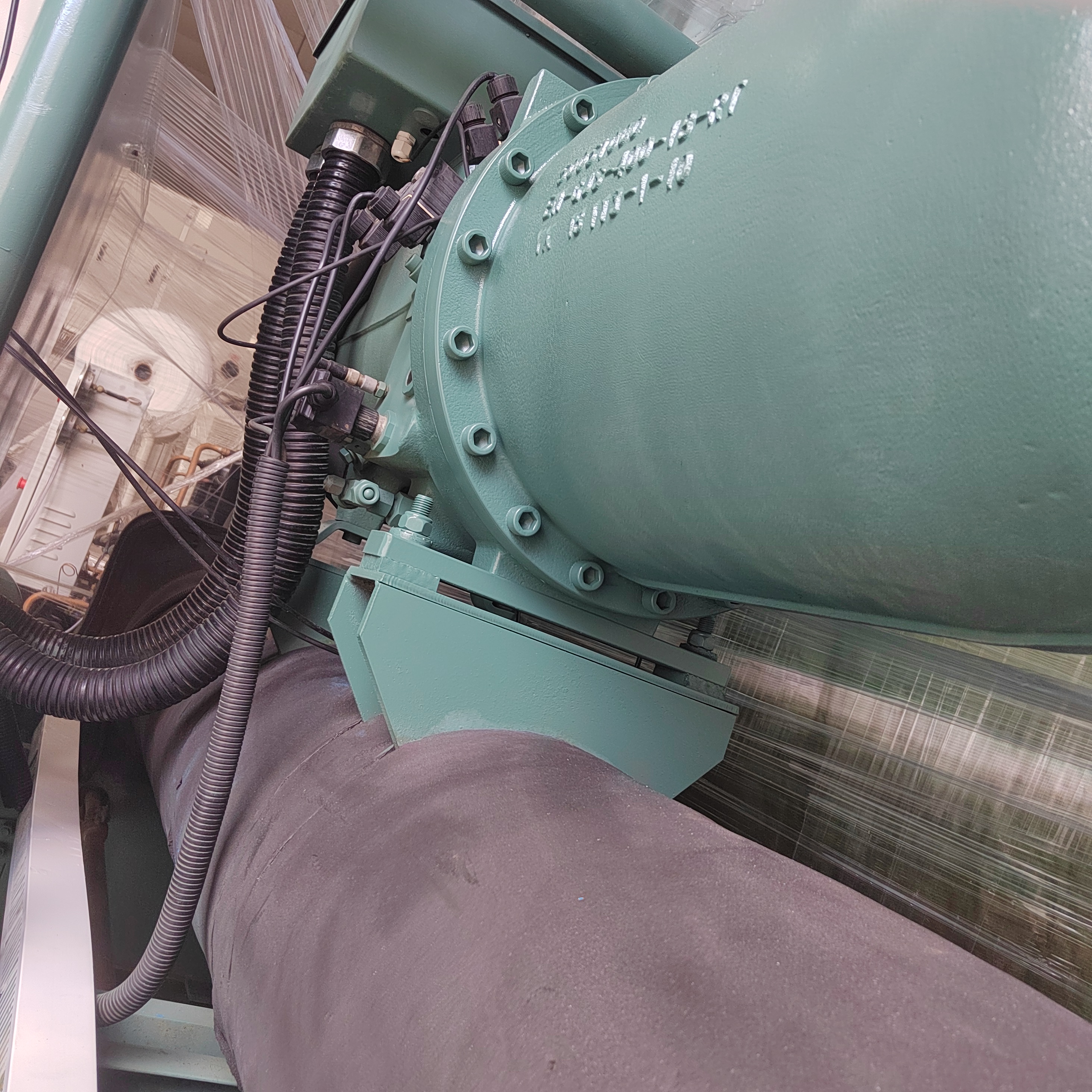 . OBO 458.6kw screw-type water-cooled refrigeration unit.