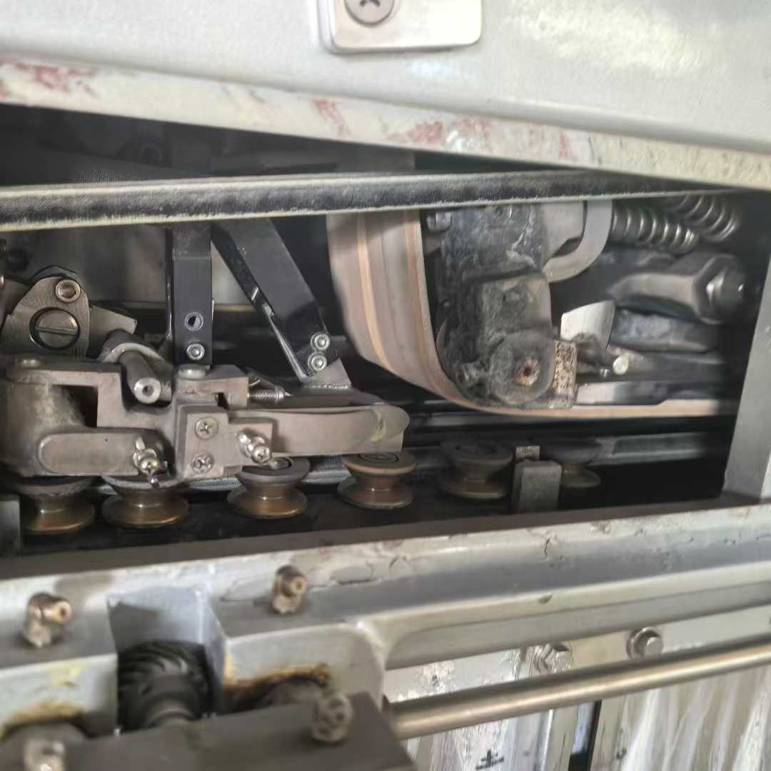 Taiwanese Long Wei Vacuum Sealing Machine.