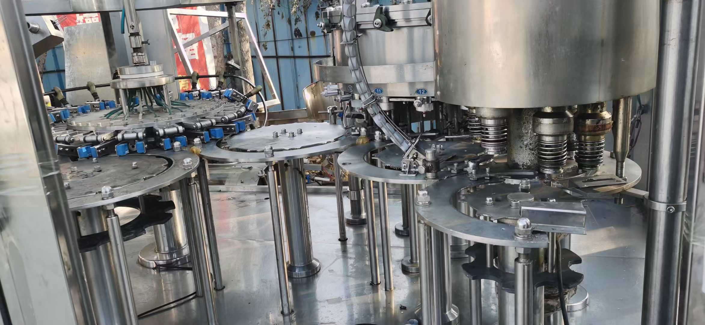 Filling machine.