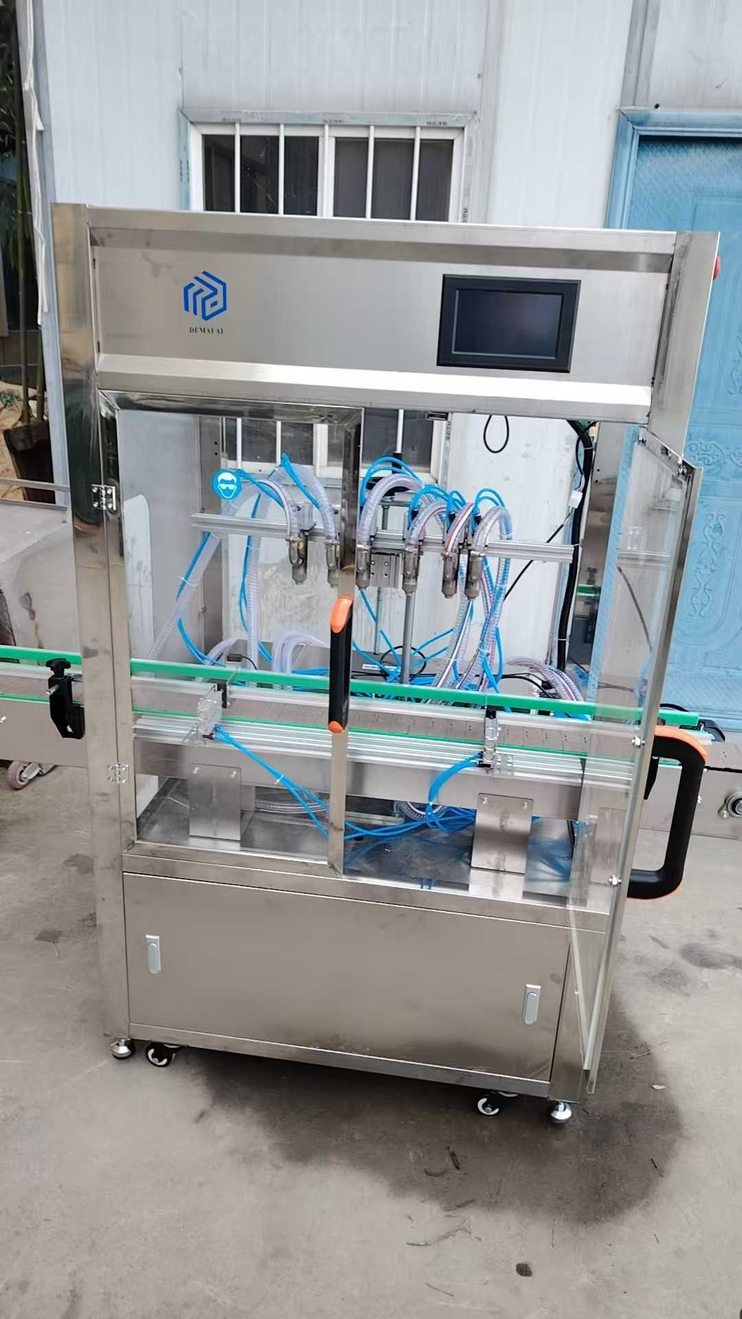 Various models of filling machines.