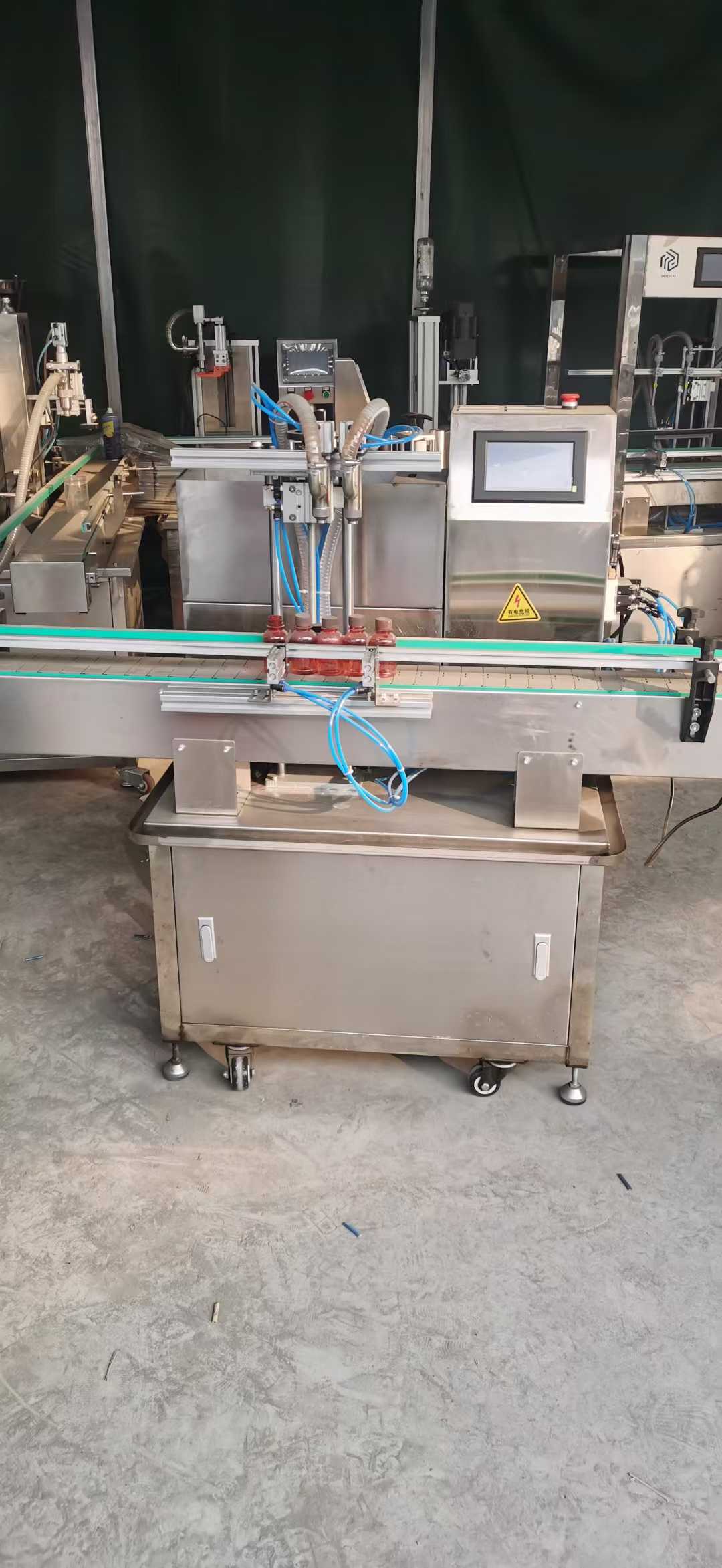 Various models of filling machines.