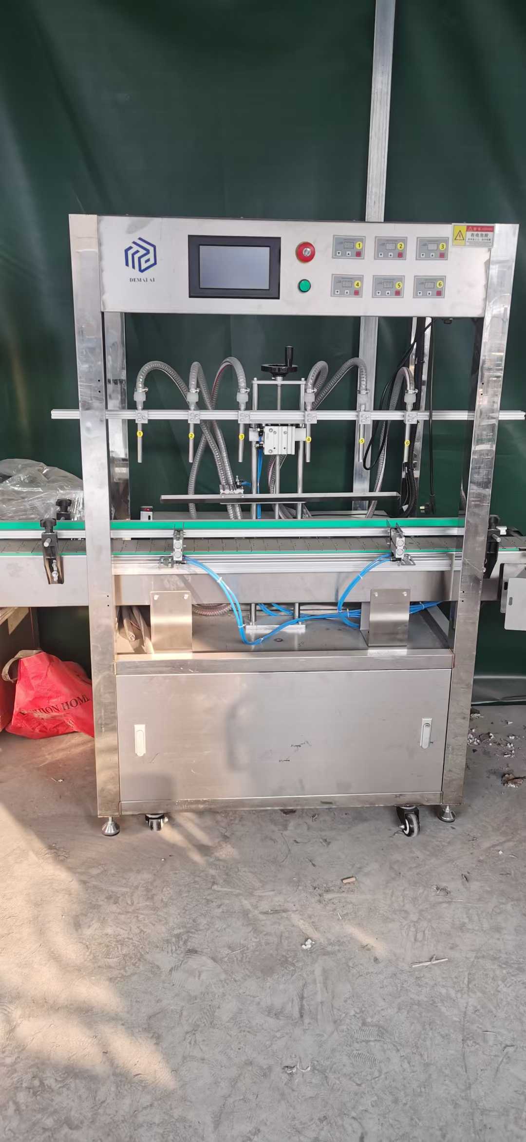 Various models of filling machines.