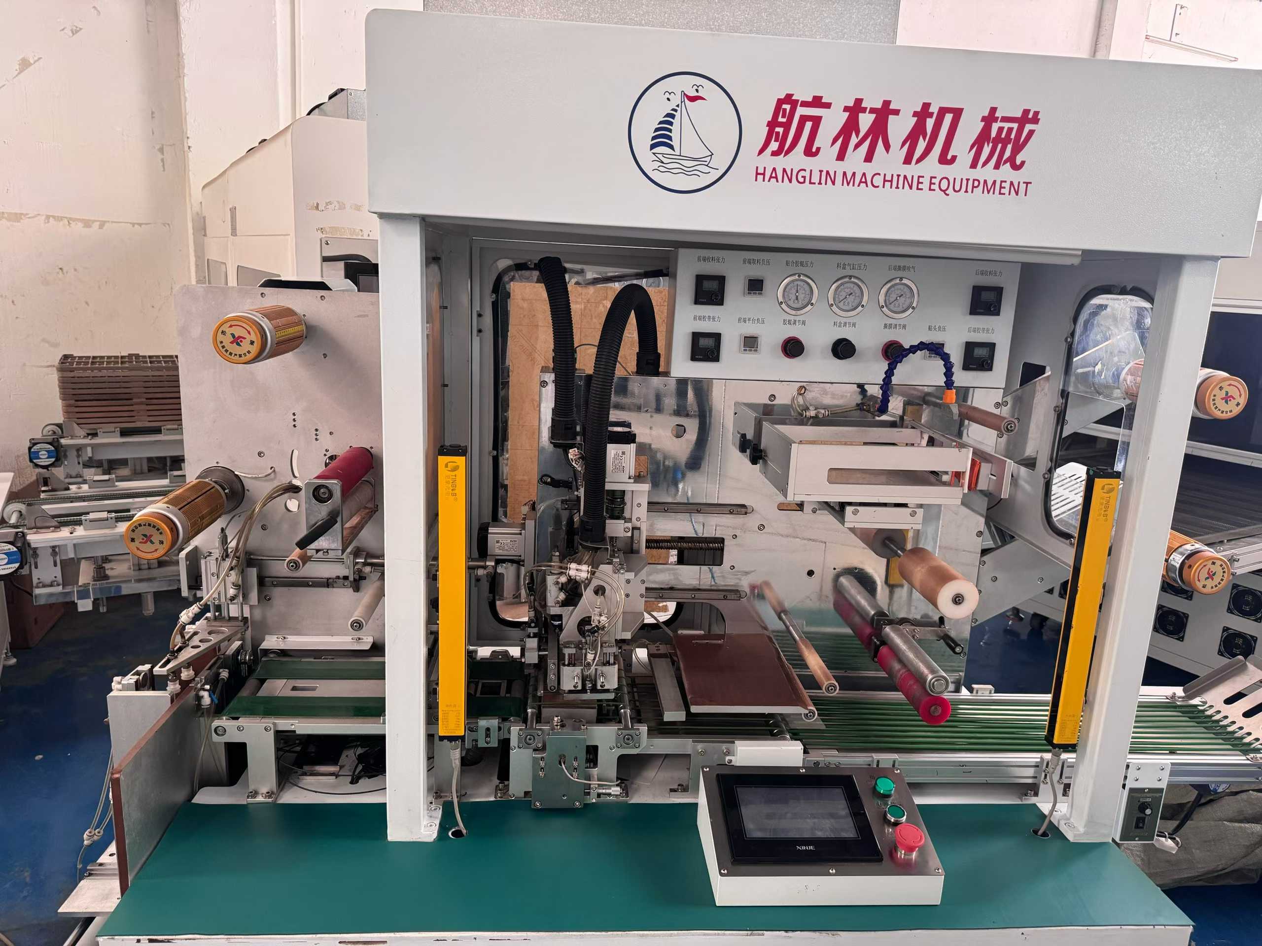 Hanglin’s new bonding machine, manufactured in 2022, for bonding panels.