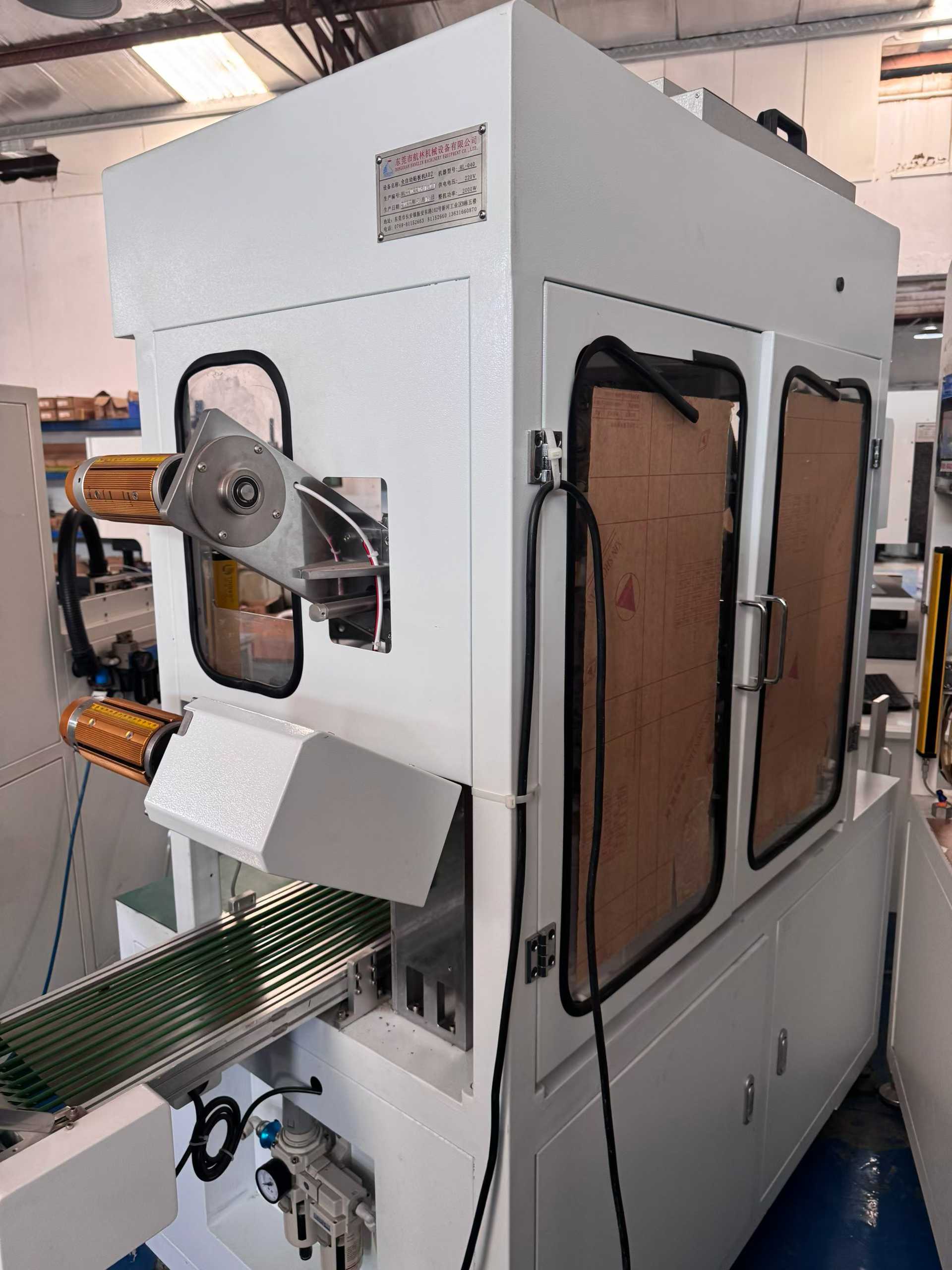 Hanglin’s new bonding machine, manufactured in 2022, for bonding panels.