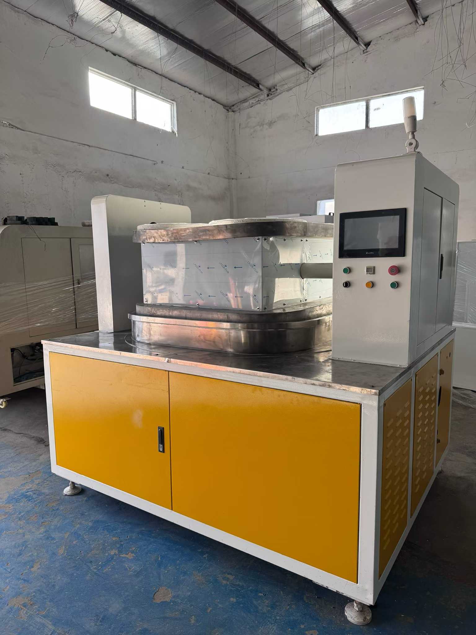 An eight-plate rotary sweeping machine with all its features included.