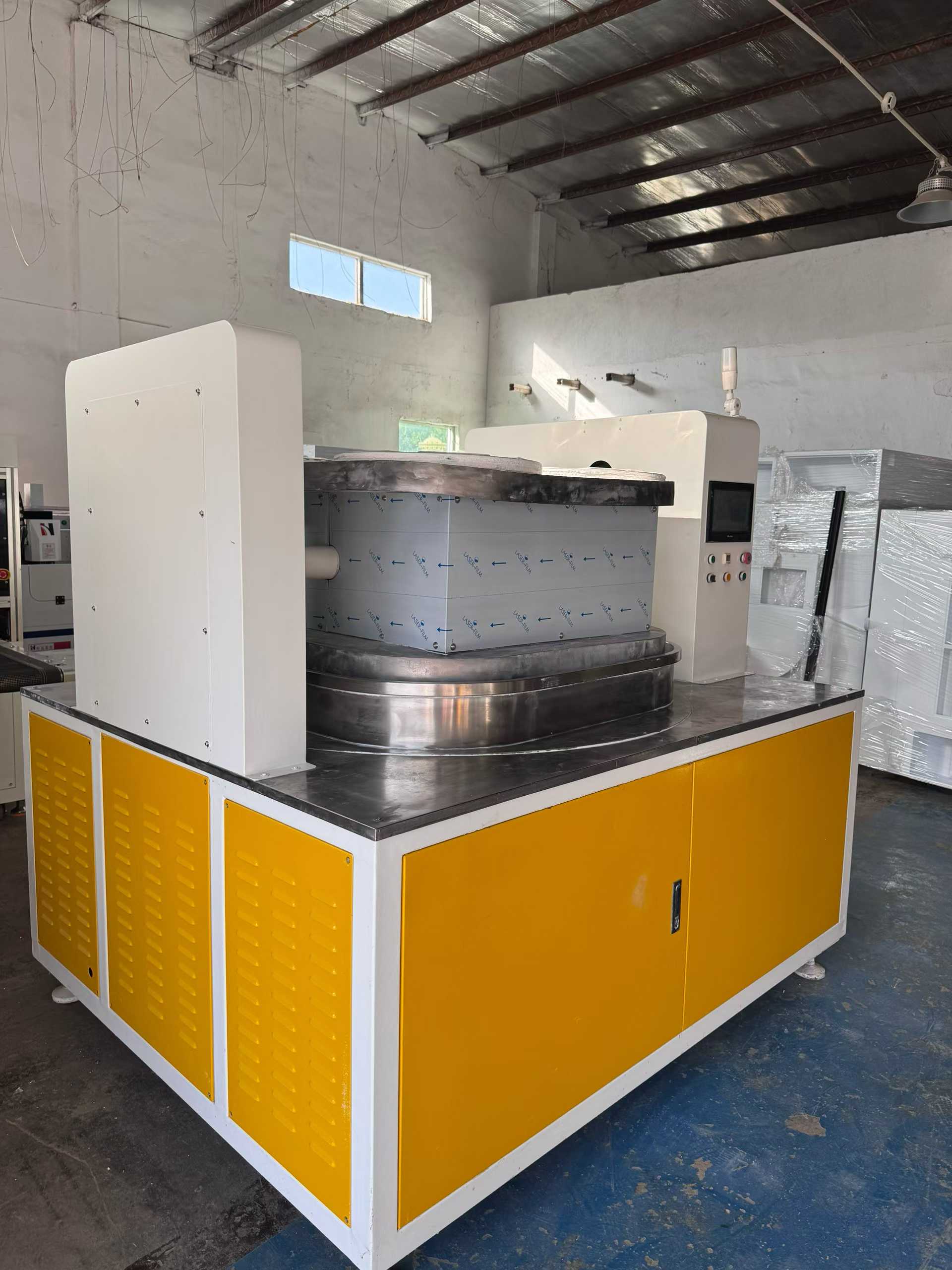 An eight-plate rotary sweeping machine with all its features included.