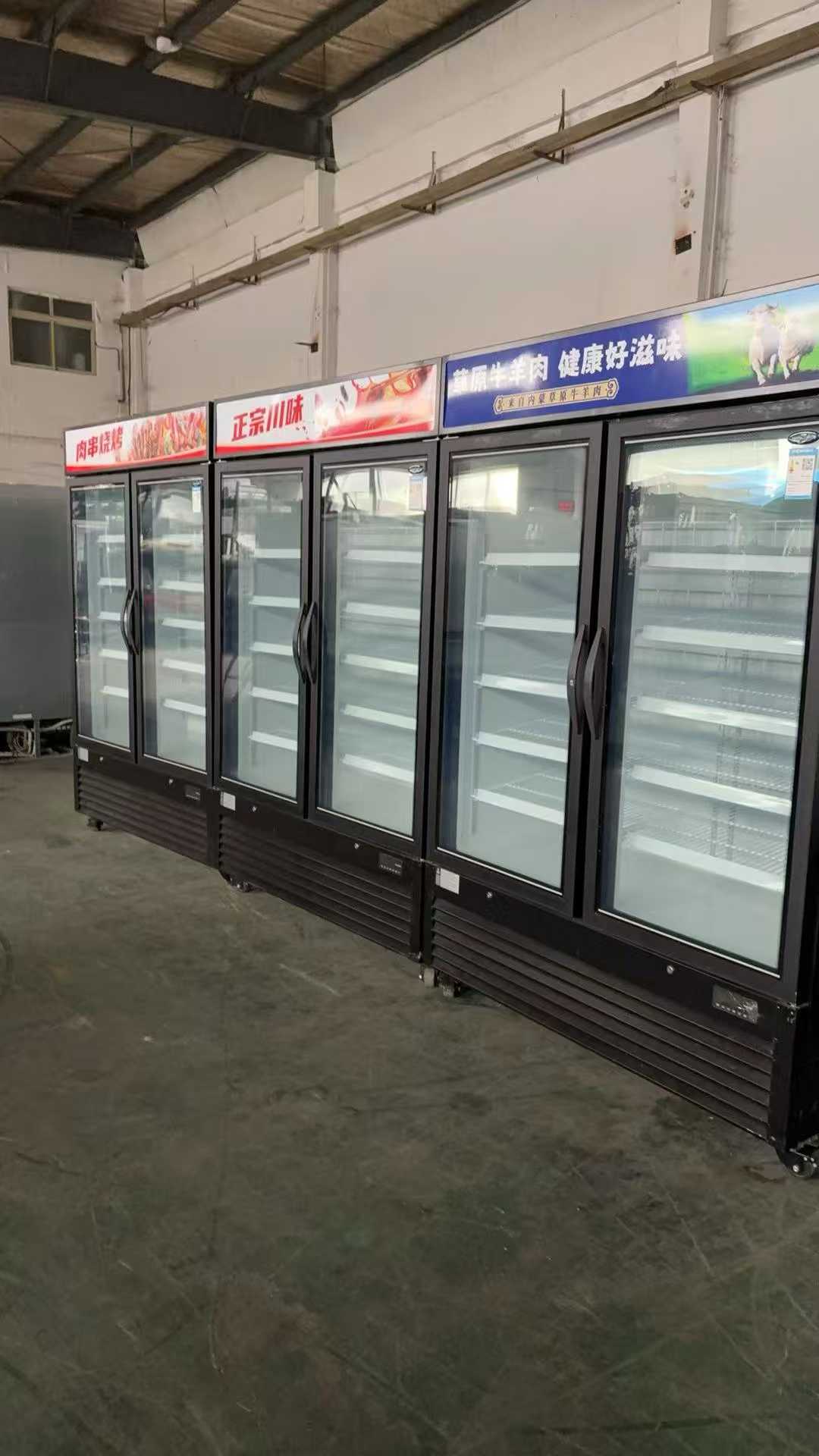 Refrigerated display case/freezer.