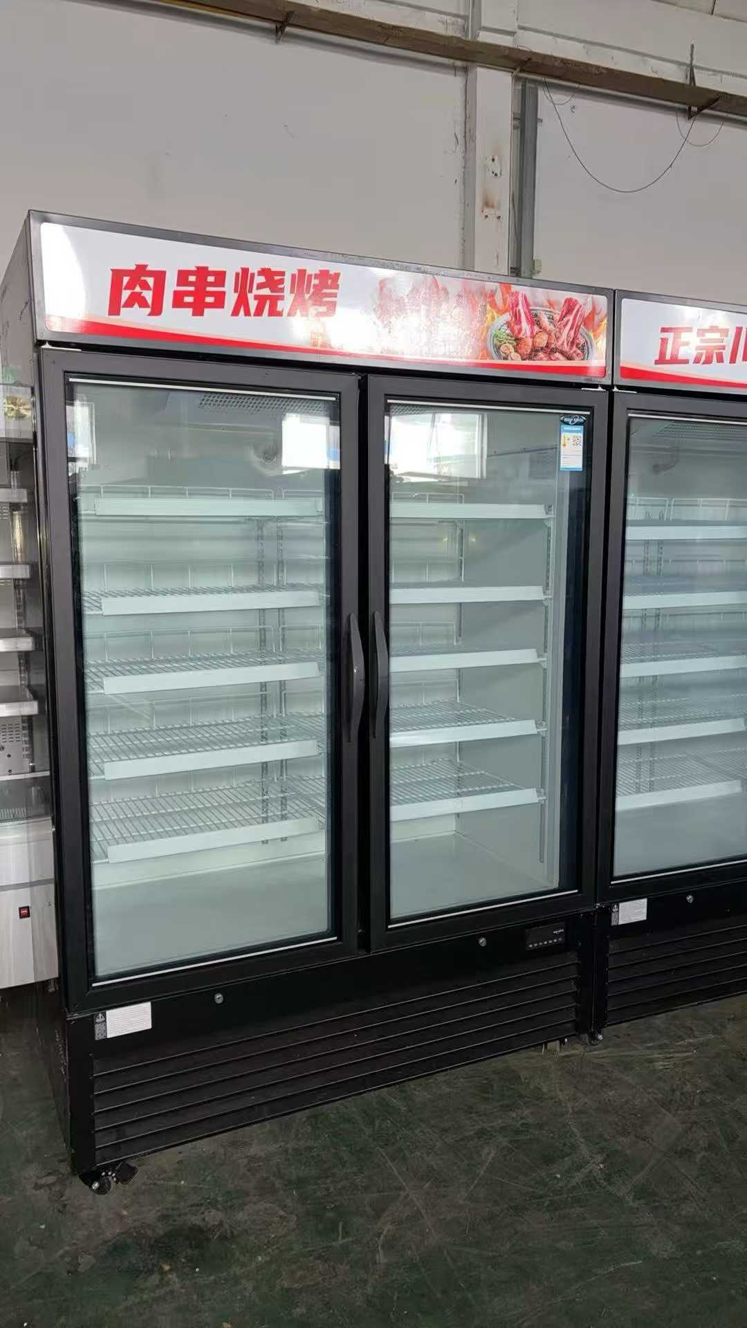 Refrigerated display case/freezer.