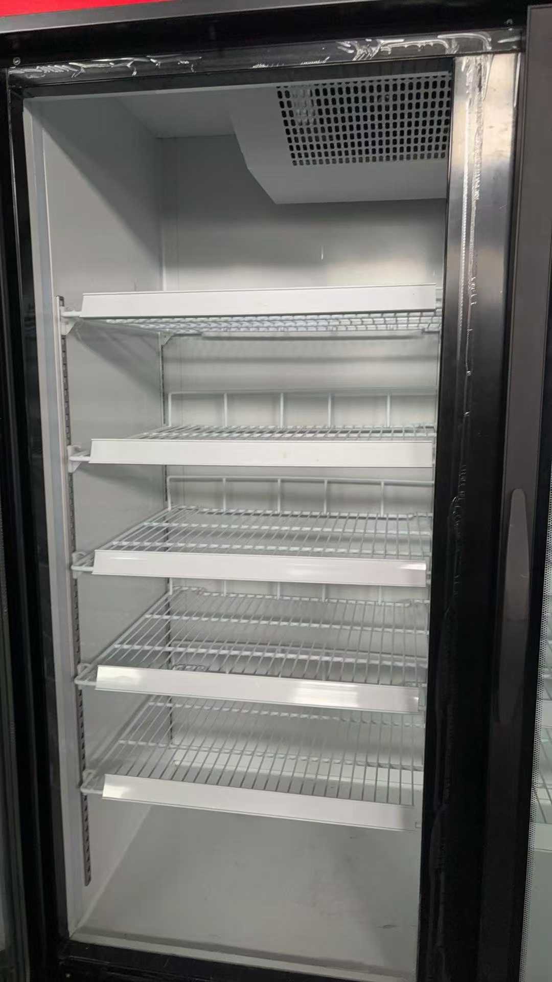 Refrigerated display case/freezer.