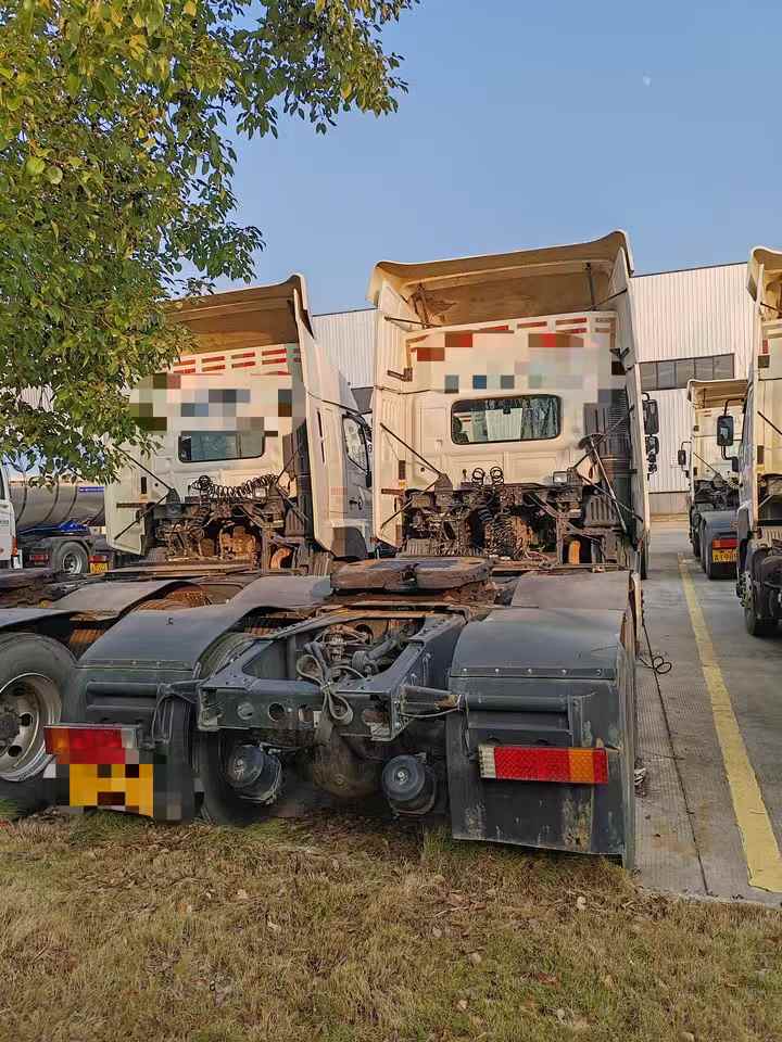 Hino 700, 2016, 420 horsepower ZF transmission, exceptional condition, includes export transfer.