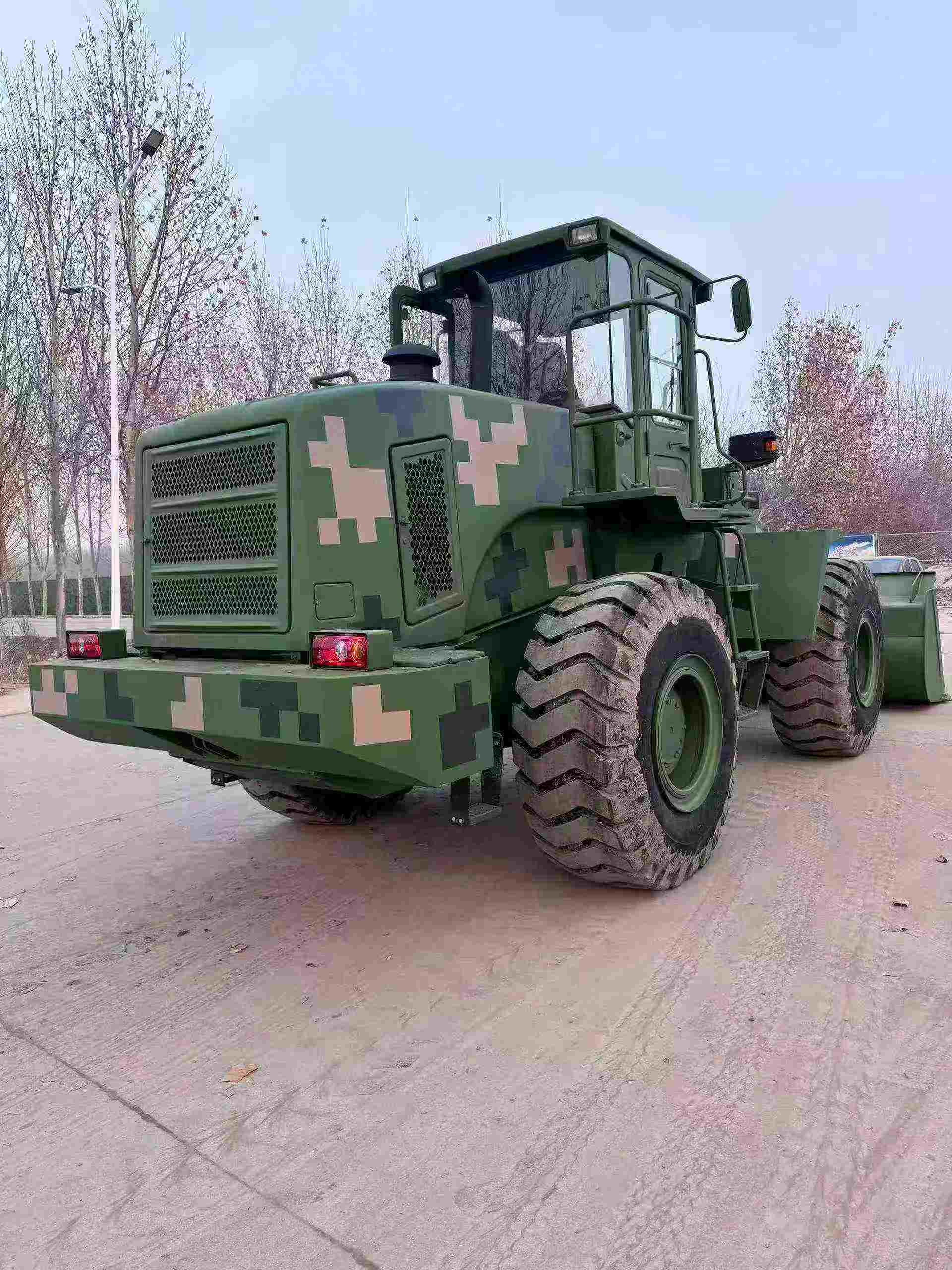 LiuGong 50 loader, extended arm, Weichai engine, has worked for several hundred hours.