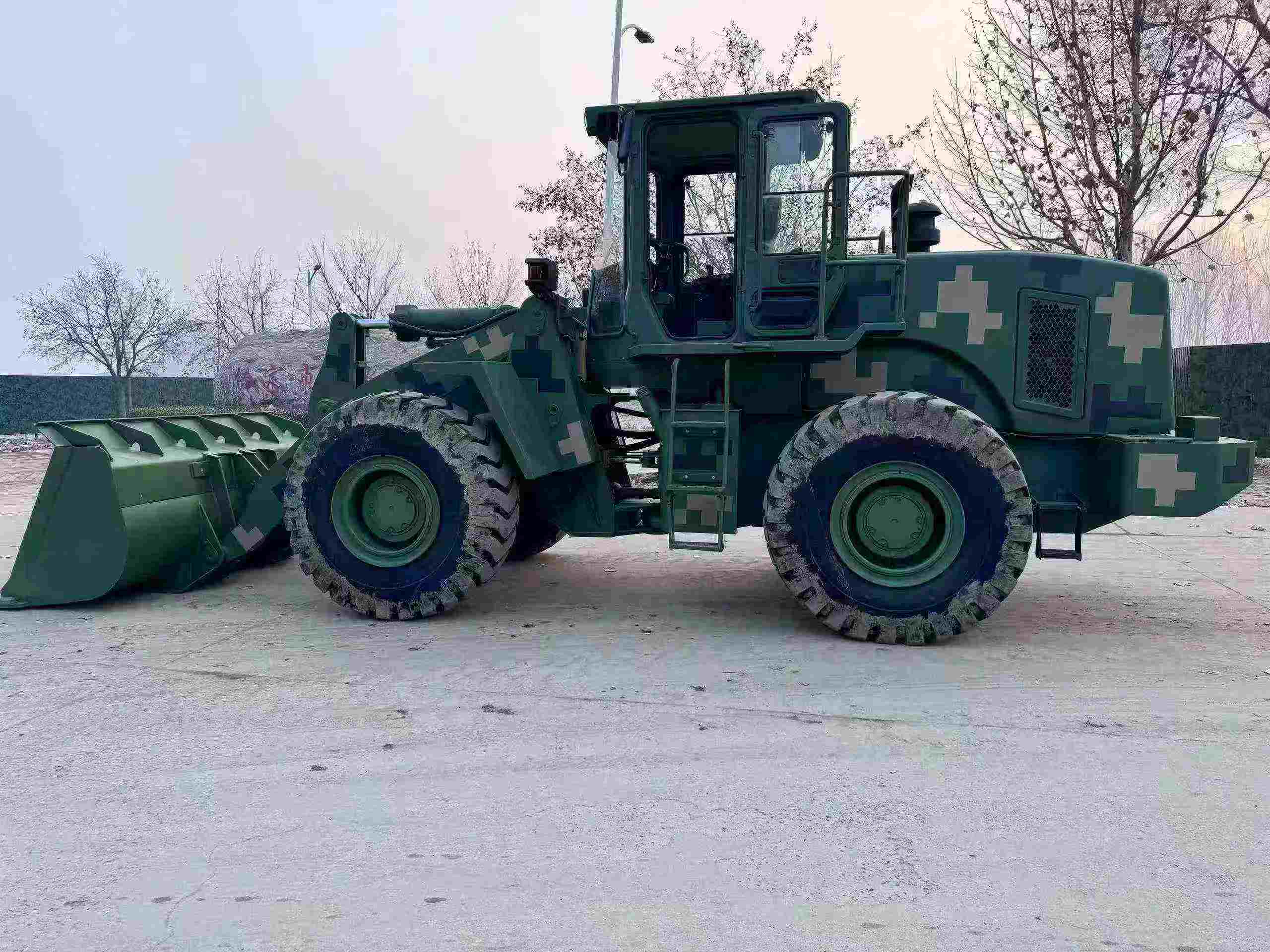 LiuGong 50 loader, extended arm, Weichai engine, has worked for several hundred hours.