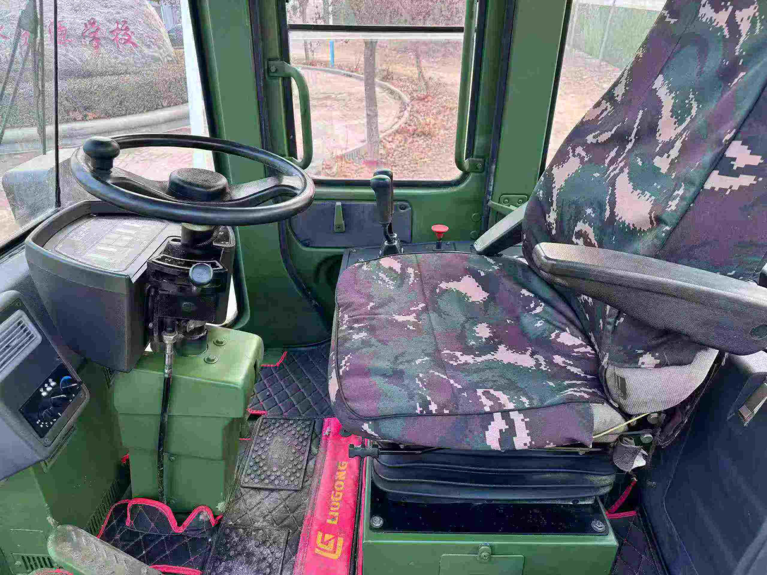 LiuGong 50 loader, extended arm, Weichai engine, has worked for several hundred hours.