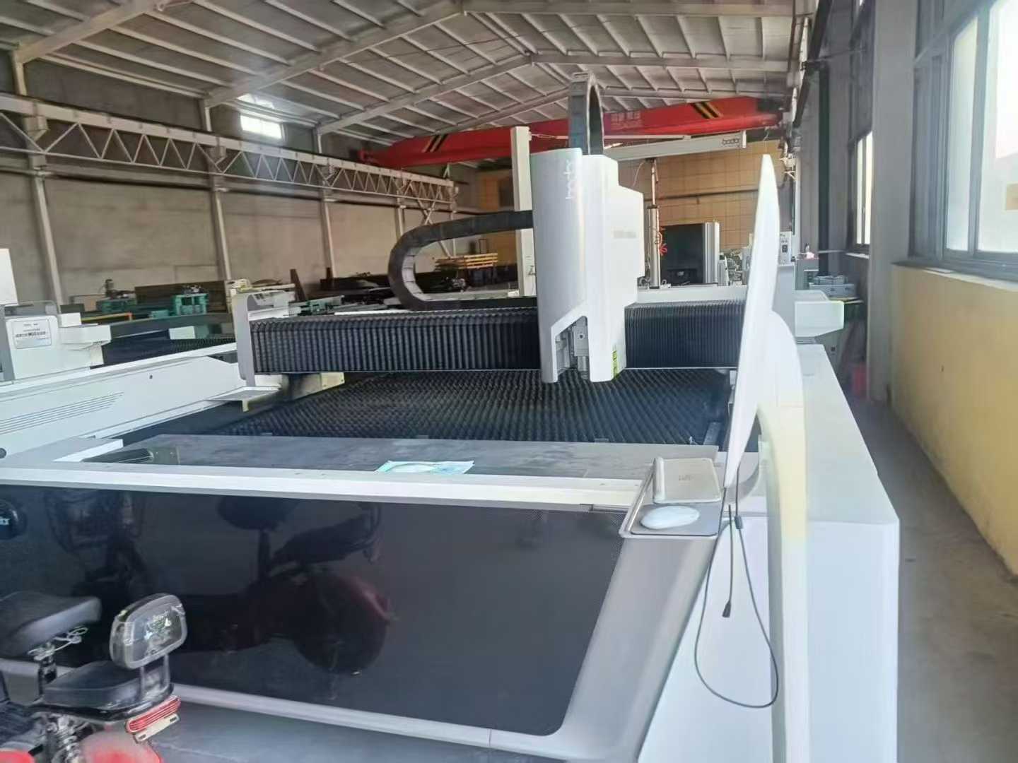 New machine delivered in 2025, fully tested but never used. Bond 6000W 4020 single-surface exchange table.